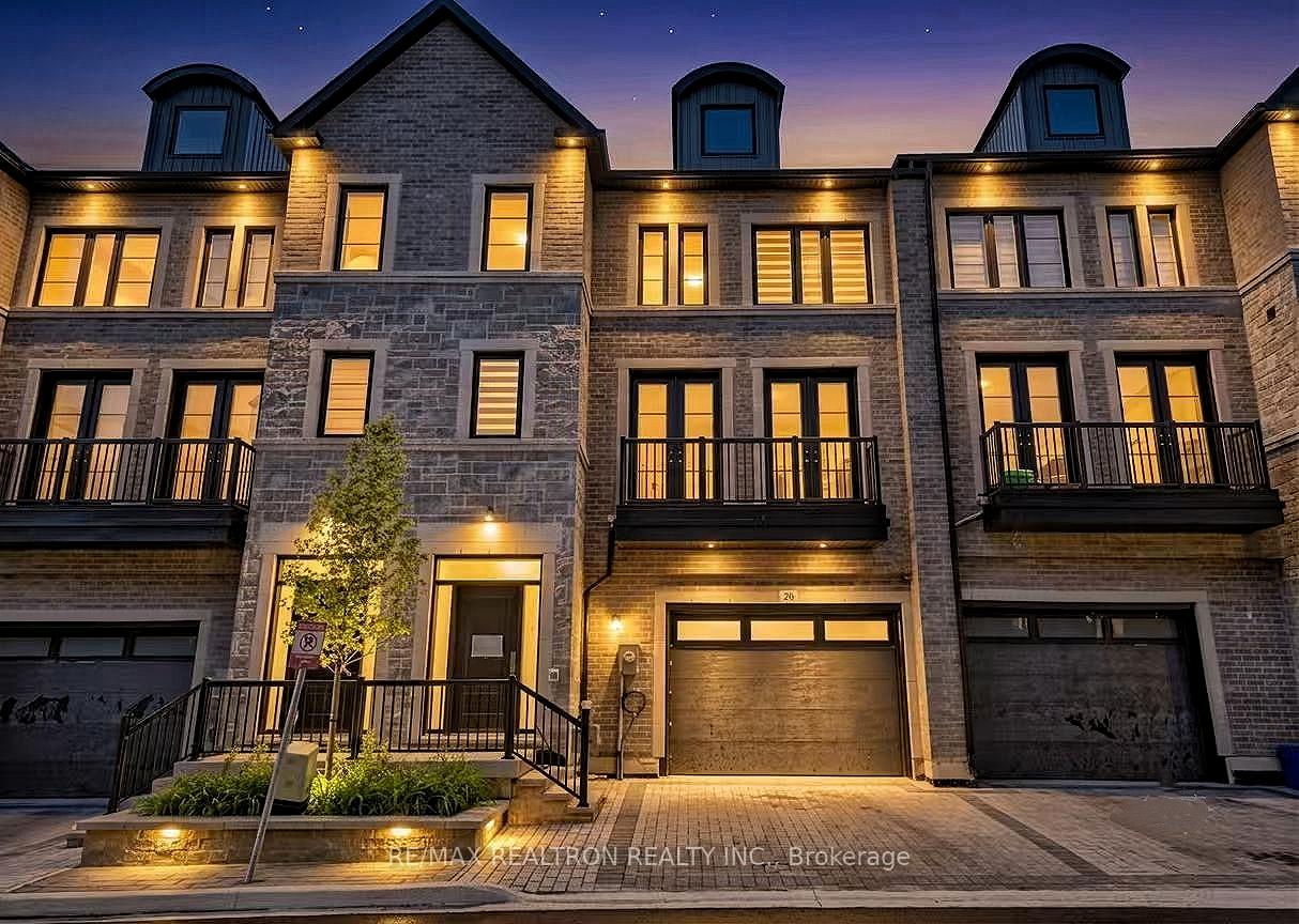 260 Eagle Street 26, Newmarket, ON L3Y 1K1