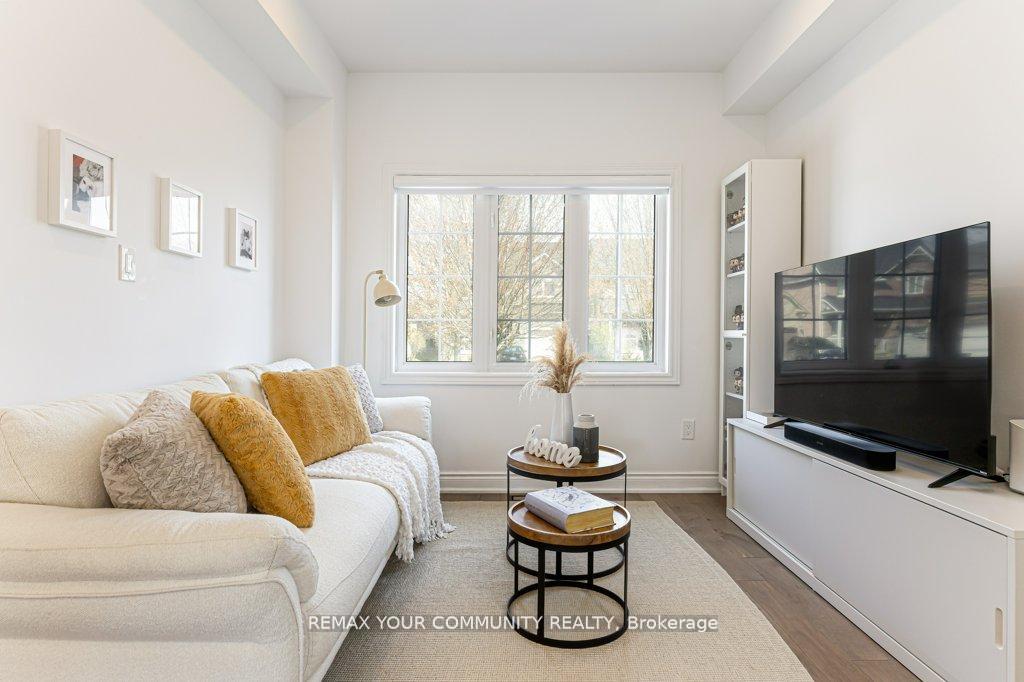 35 Laurelbank Crescent, Georgina — photo 3 of 5