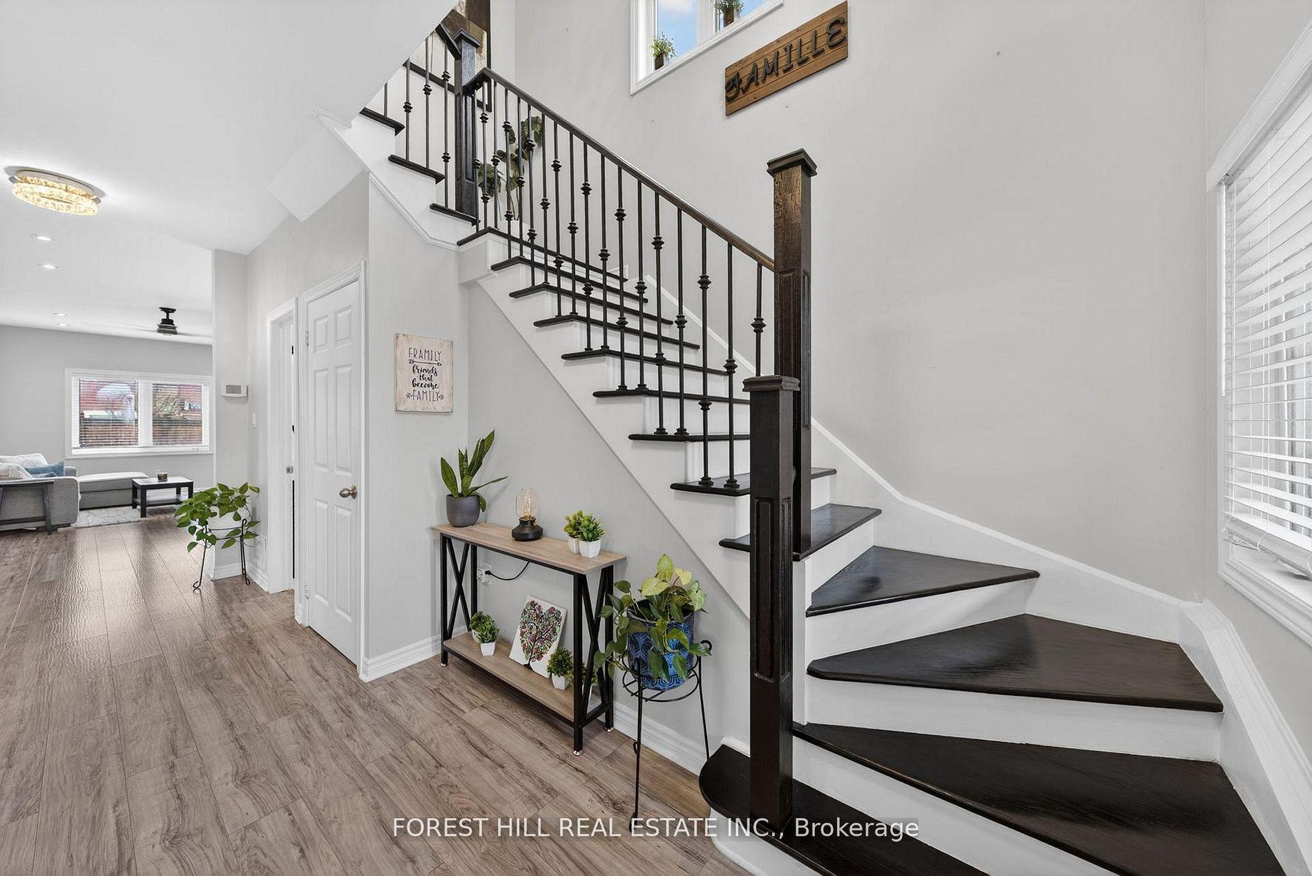 18 Dresden Court, Georgina — photo 4 of 5