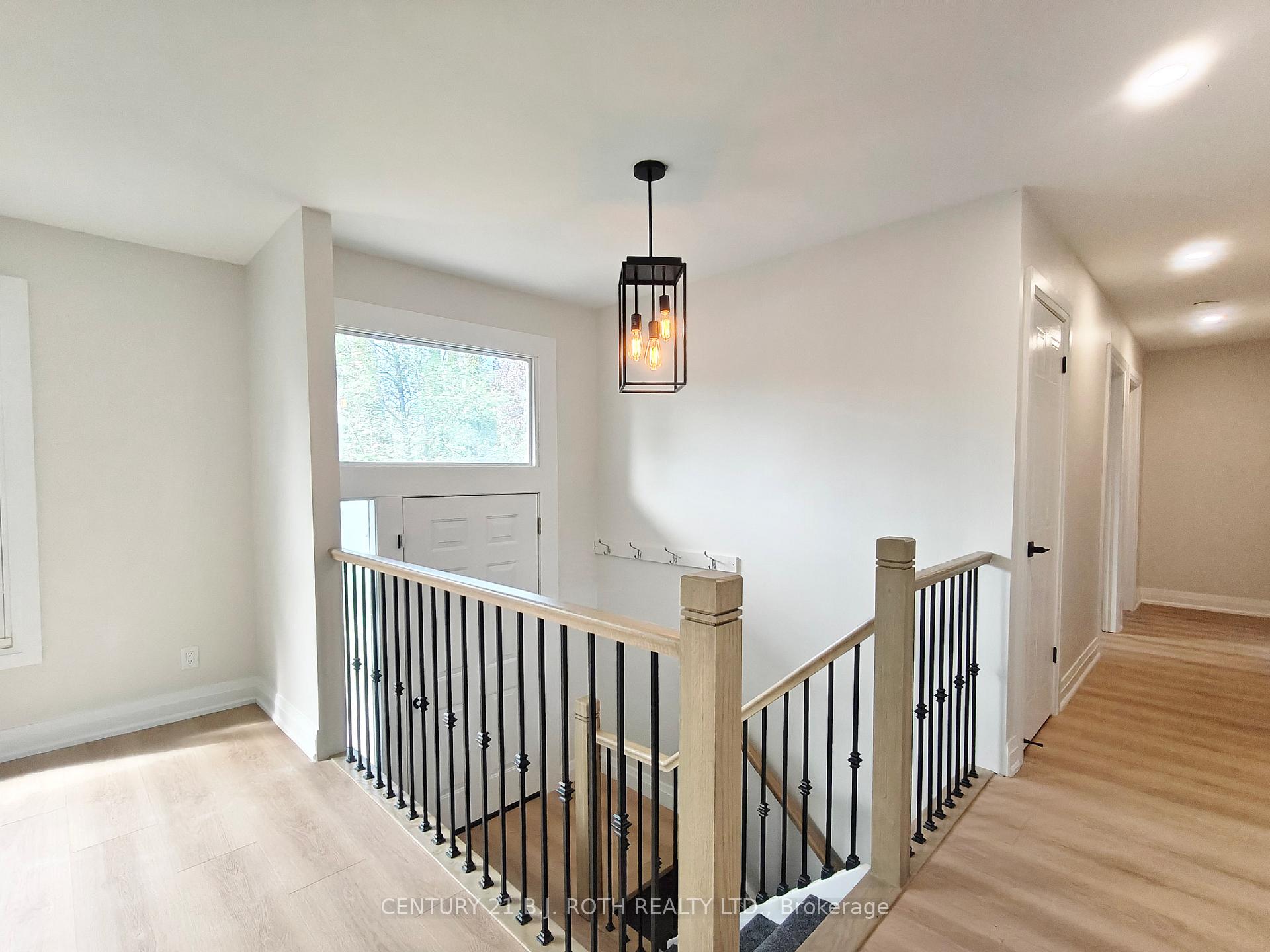 698 Burton Drive, Innisfil — photo 2 of 5