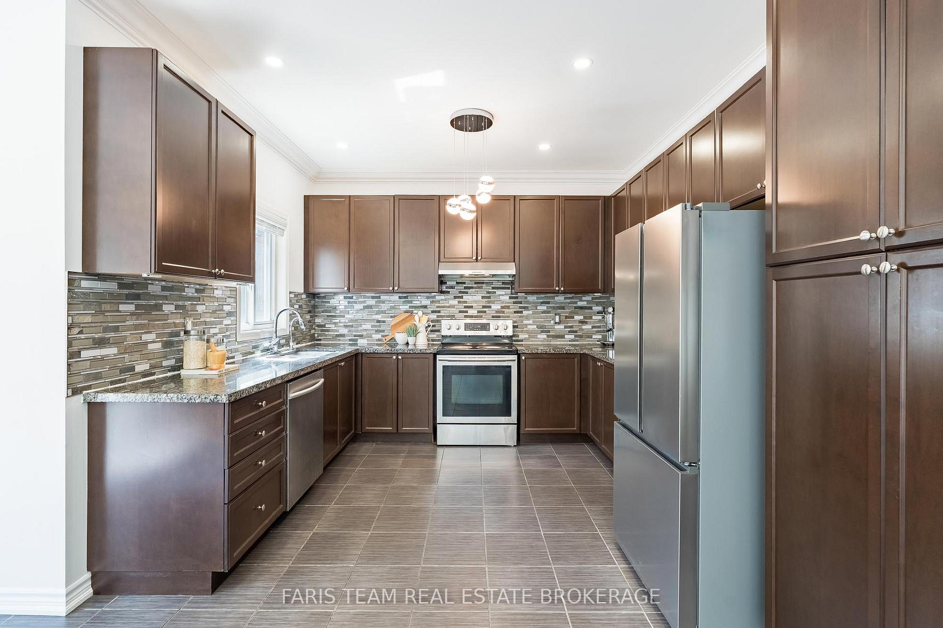 787 Freemont Court, Innisfil — photo 5 of 5