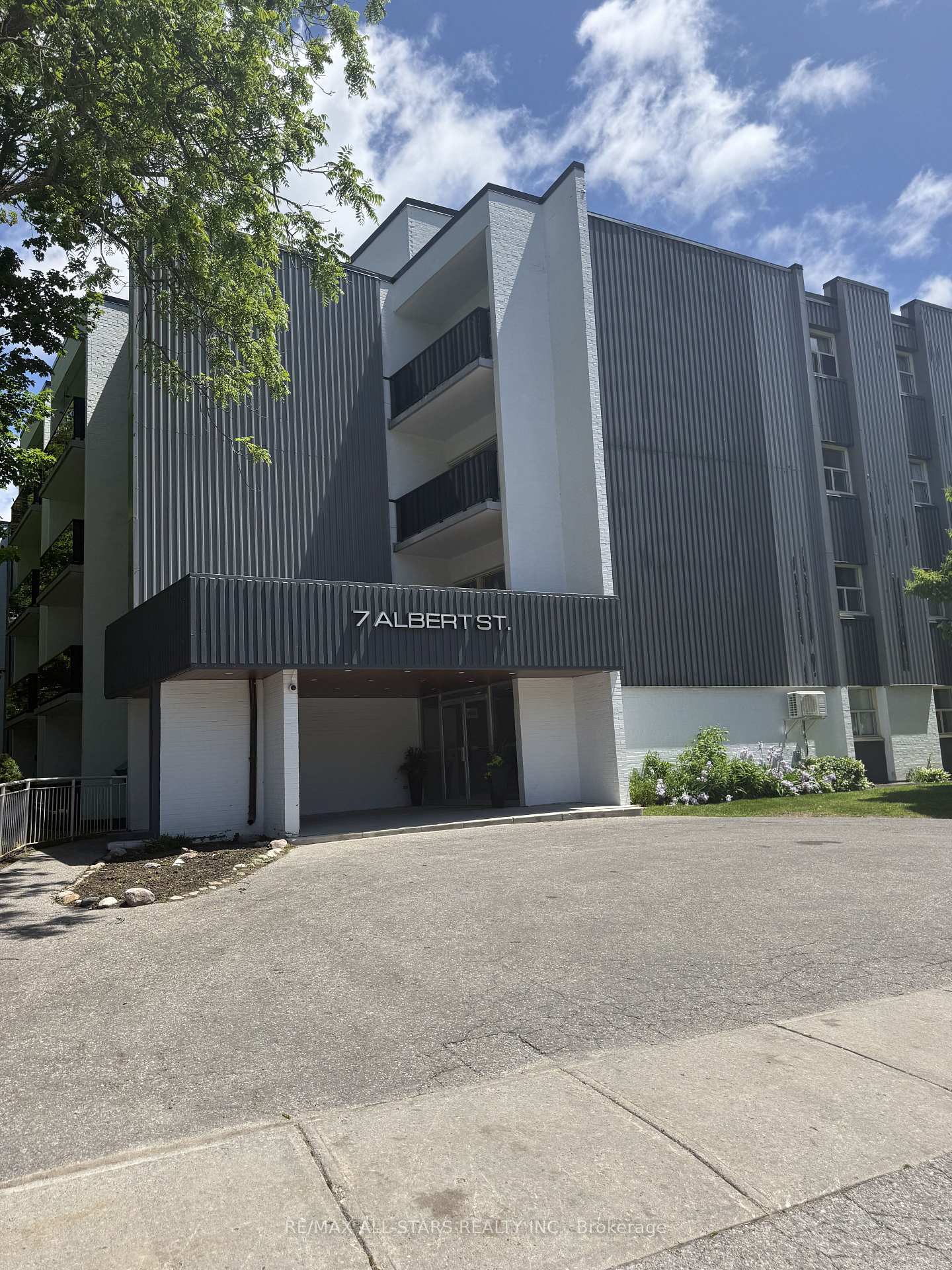 7 Albert Street 116, Whitchurch-Stouffville, ON L4A 4H2