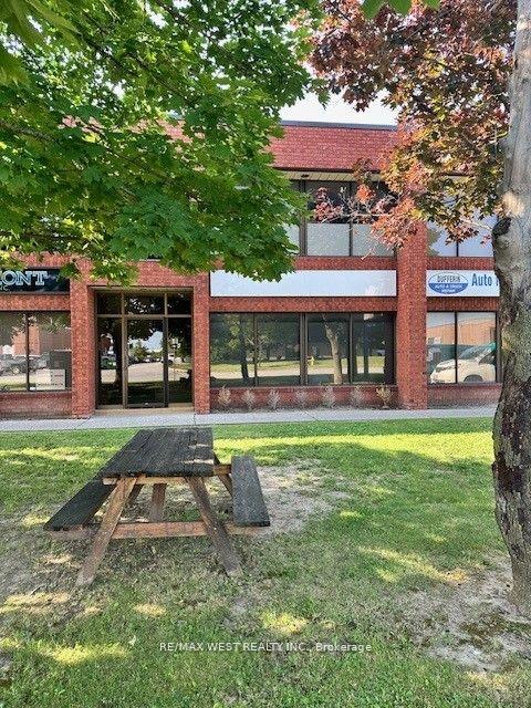 210 Drumlin Circle 4B, Vaughan, ON L4K 3E3