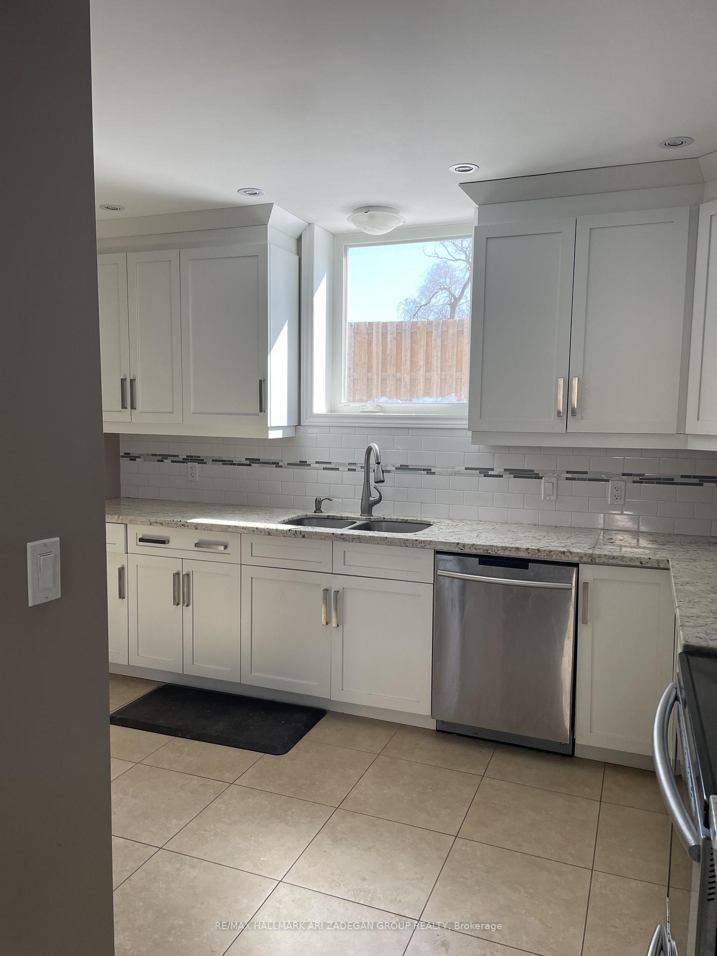179B The Queensway N/A, Georgina — photo 3 of 5