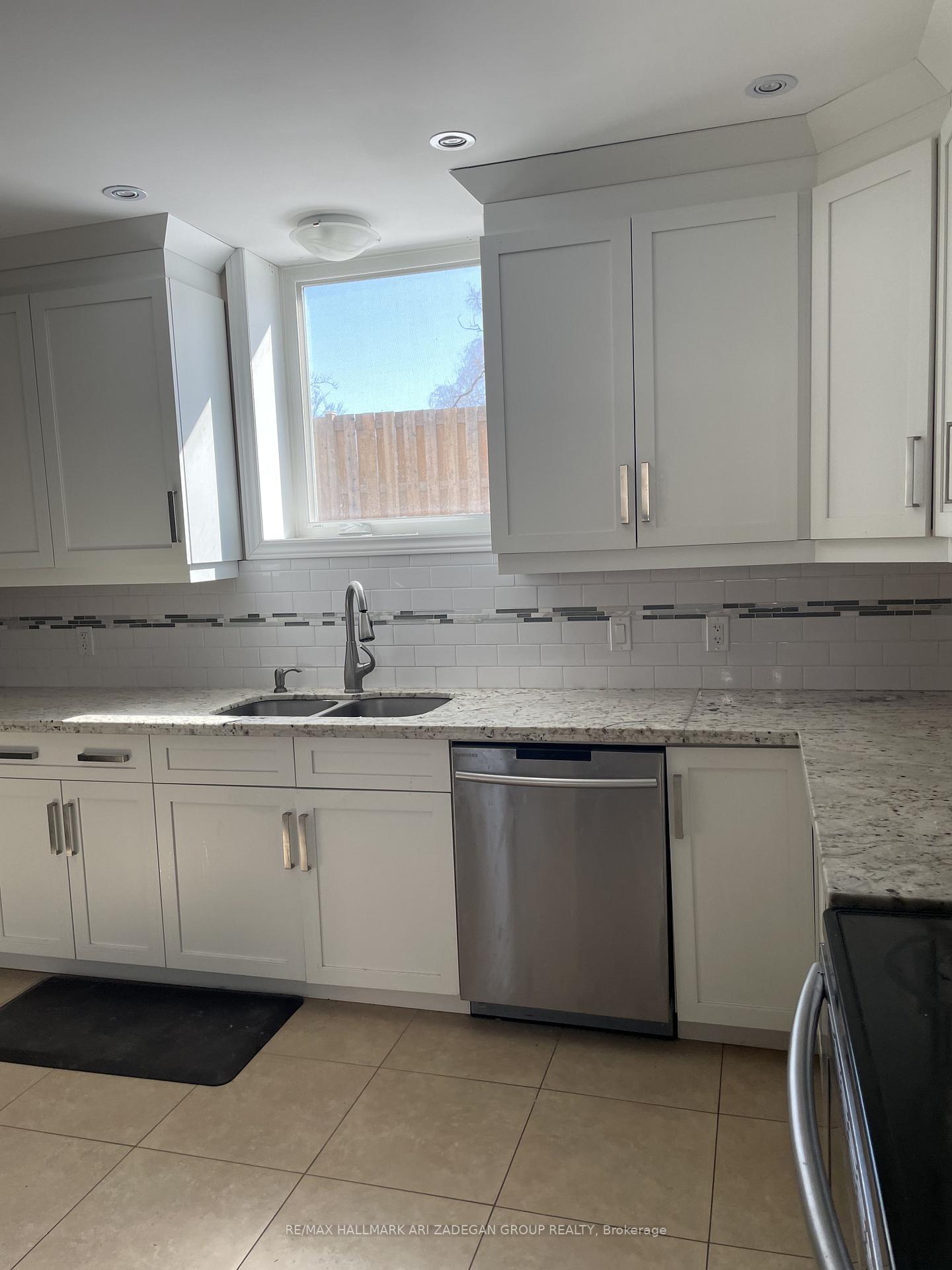179B The Queensway N/A, Georgina — photo 4 of 5
