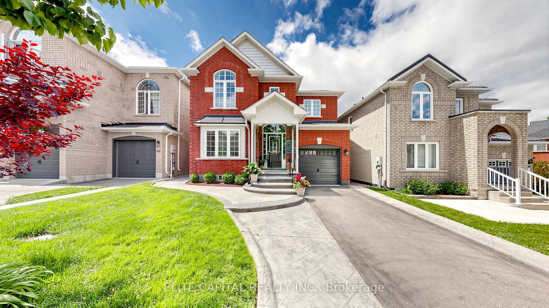 41 Knapton Drive, Newmarket, ON L3X 3A9