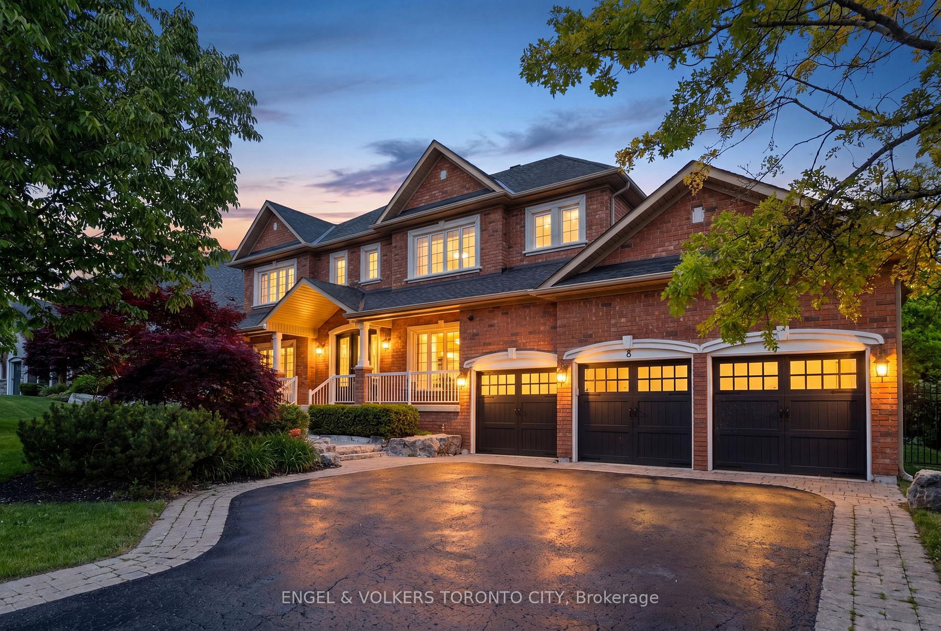 8 Duncton Wood Crescent, Aurora, ON L4G 7T4
