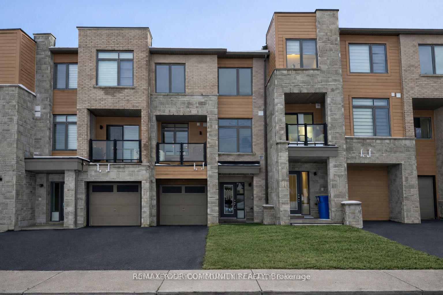 194 Vantage Loop Street, Newmarket, ON L3X 0L3