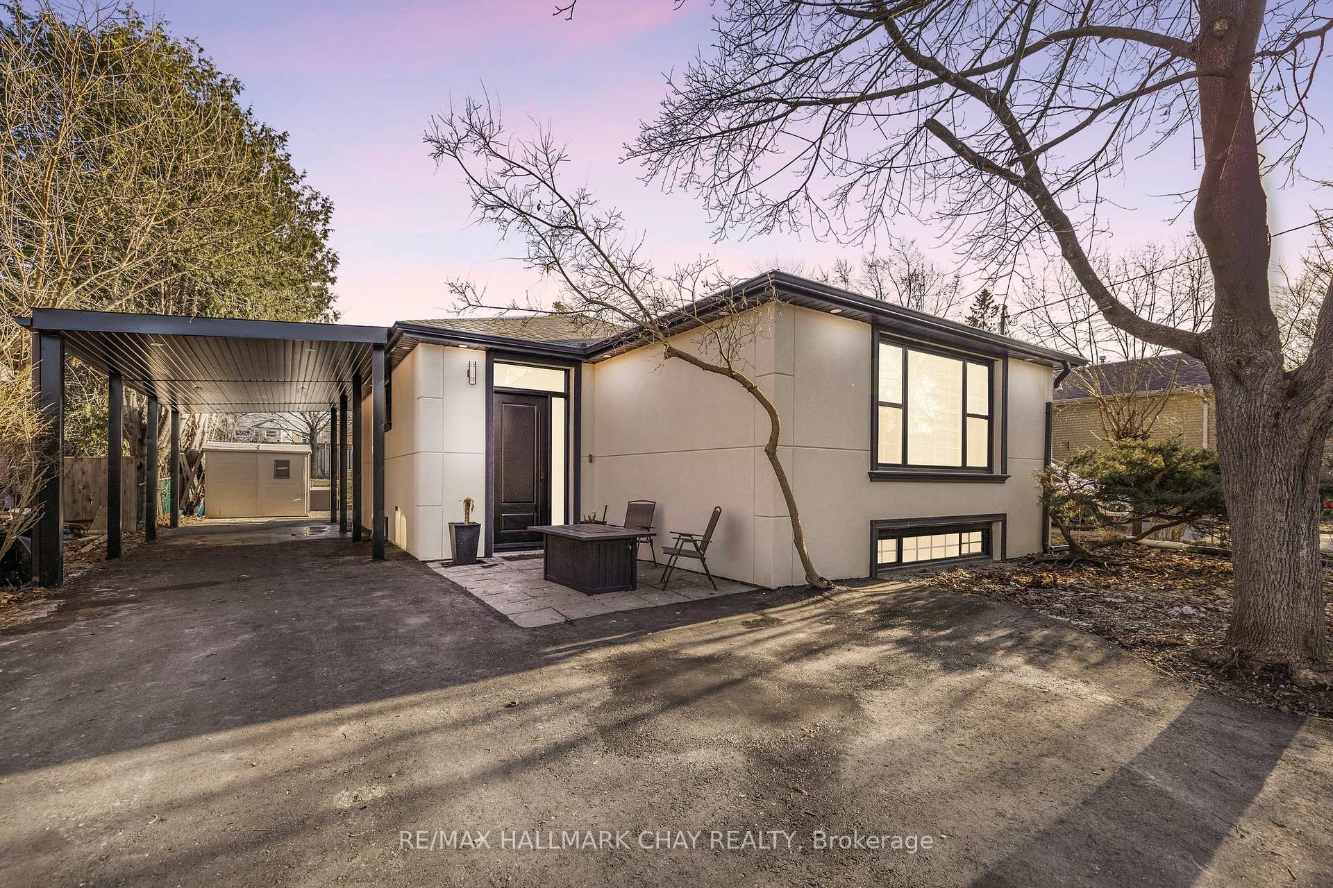 69 Richardson Drive Lower, Aurora, ON L4G 1Z4