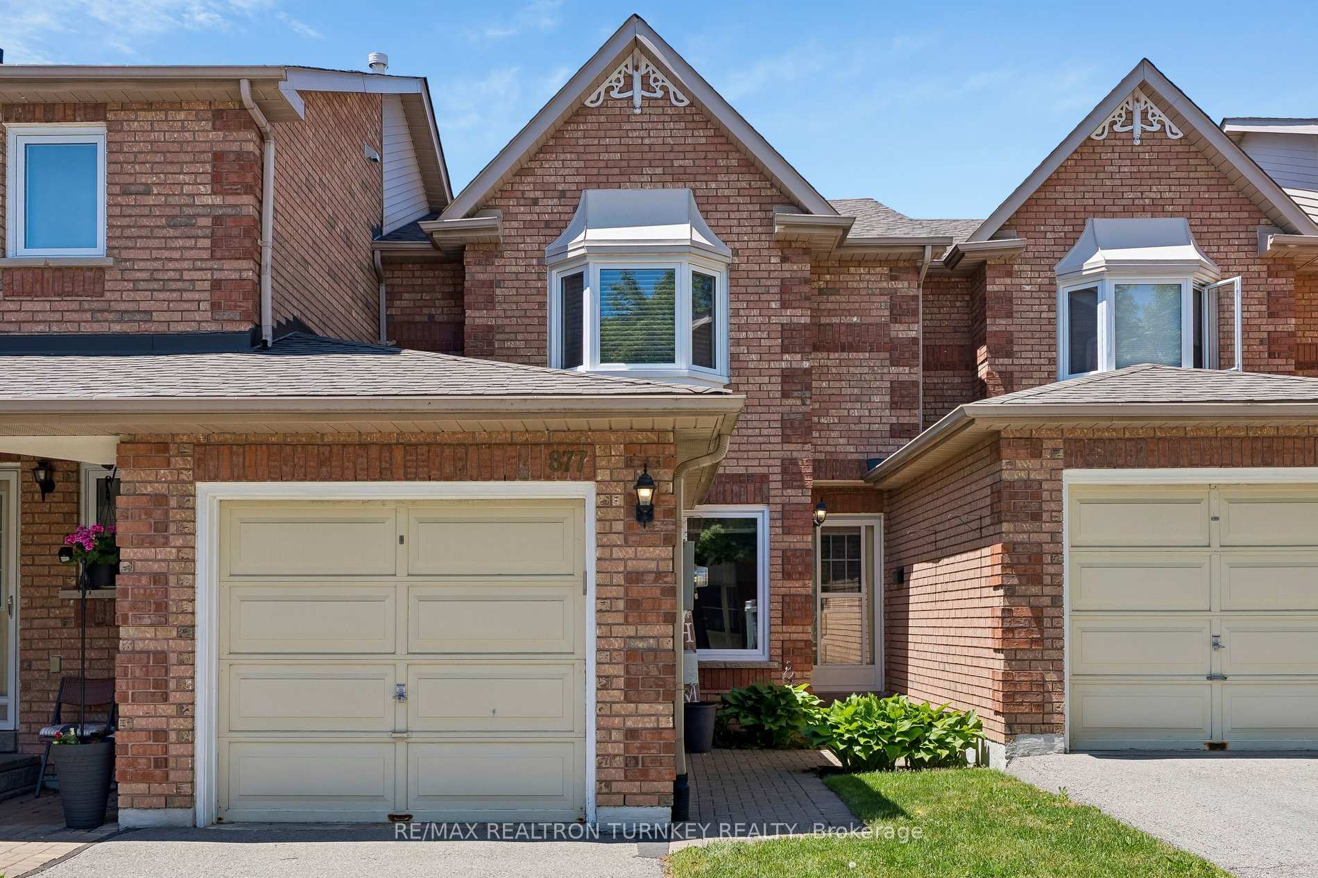 877 Playter Crescent, Newmarket, ON L3X 1W8