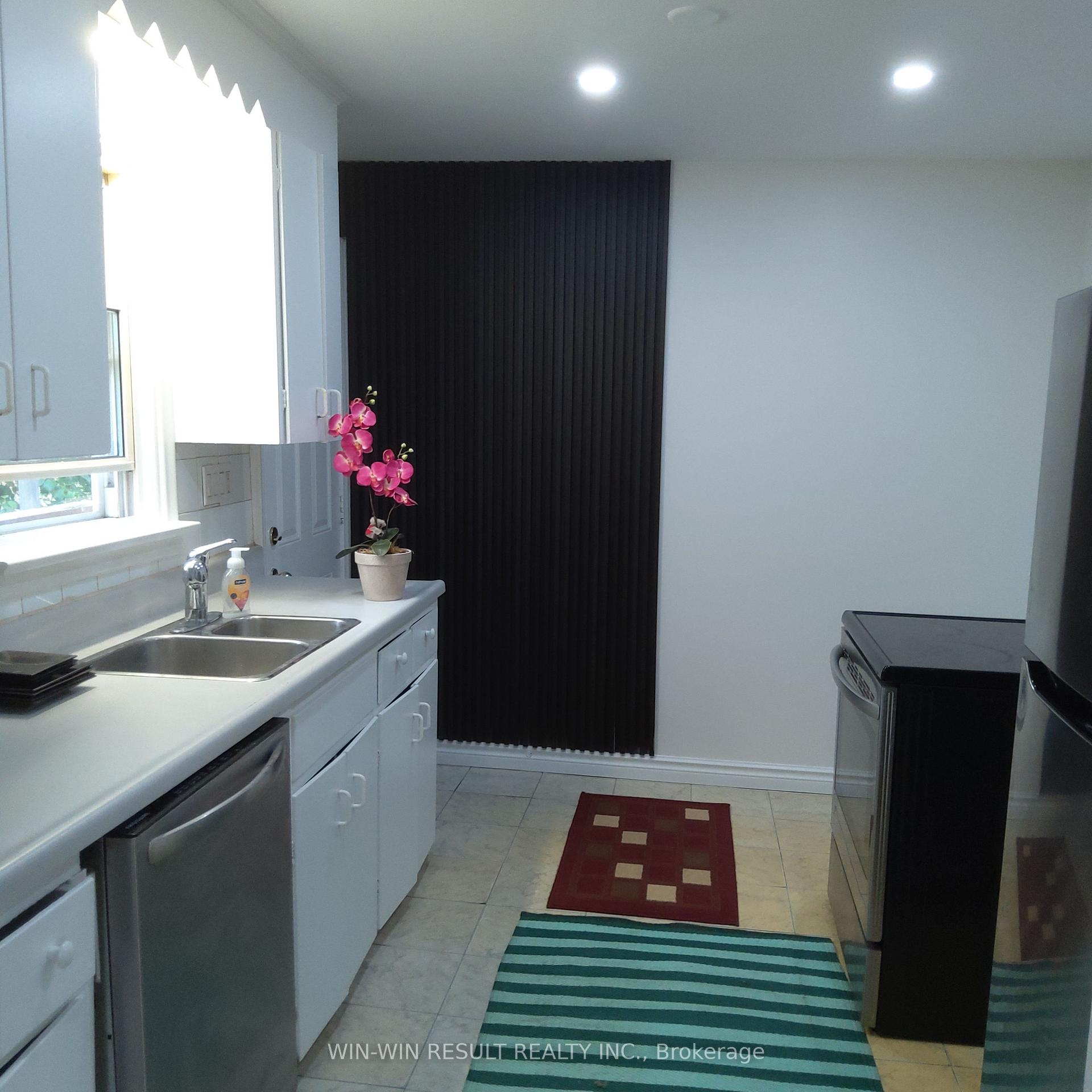 243 Cedarholme Avenue, Georgina — photo 2 of 5