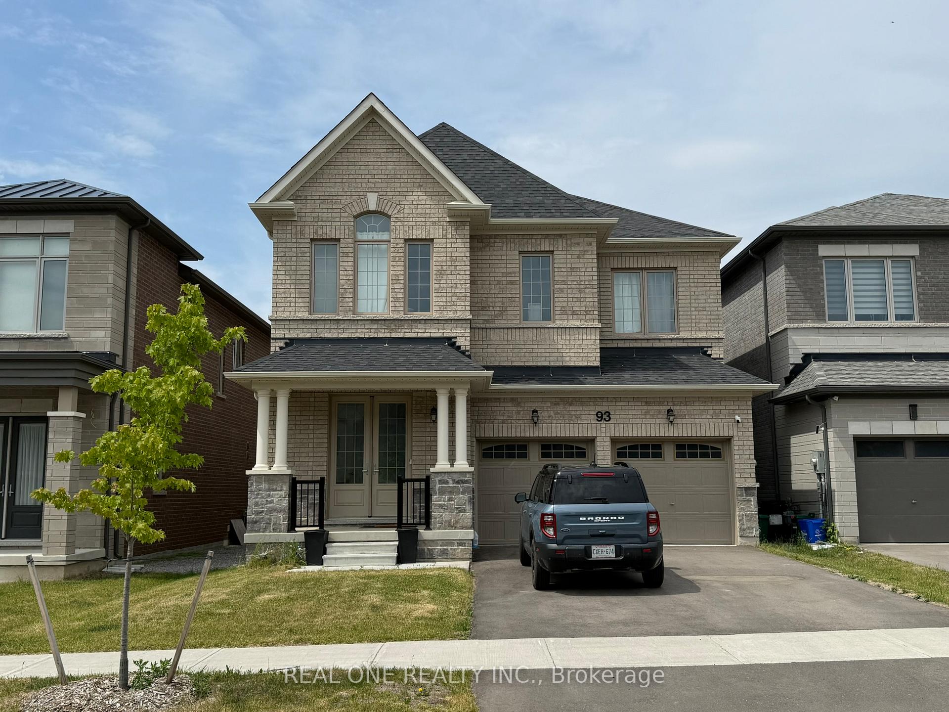 93 SILK TWIST Drive, East Gwillimbury, ON L9N 0W4