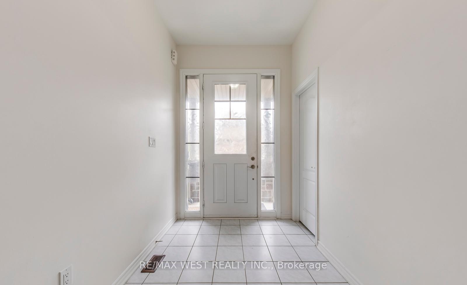 286 Danny Wheeler Boulevard, Georgina — photo 3 of 5
