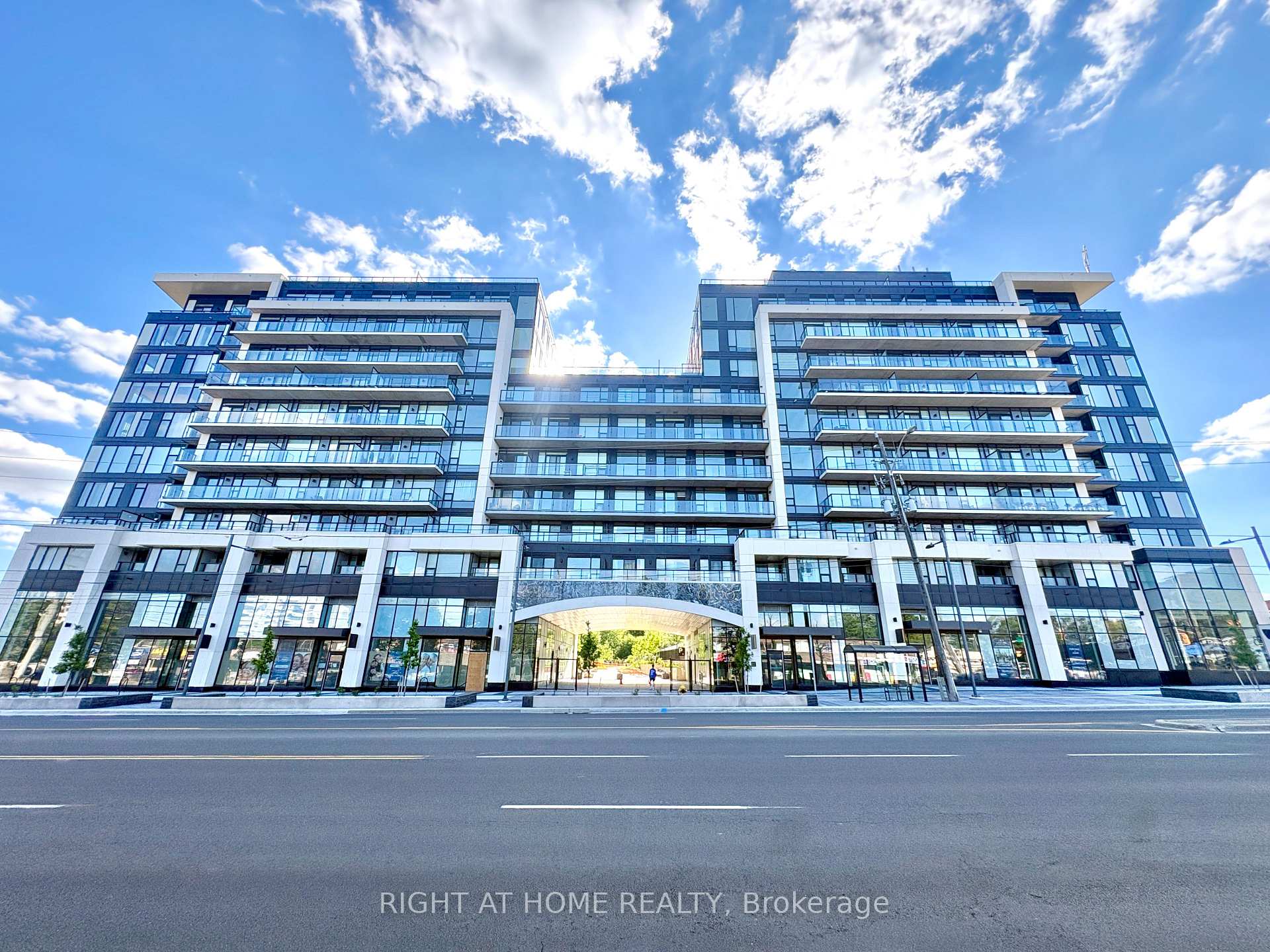 8188 Yonge Street 221, Vaughan, ON L4J 0M2