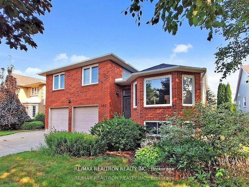 187 Crossland Gate Lower, Newmarket, ON L3X 1A7