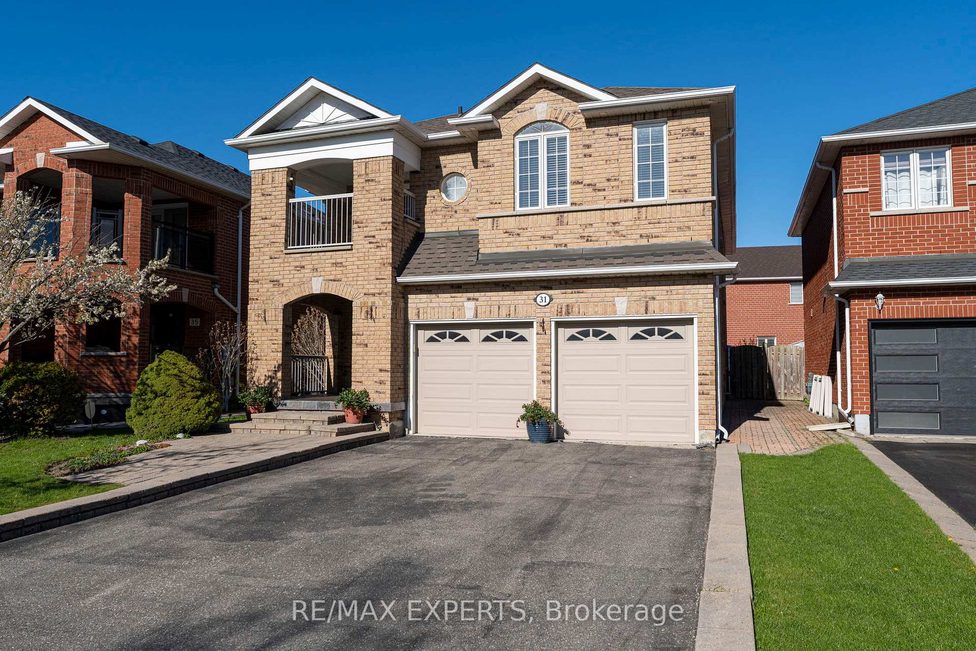 31 Monteith Crescent, Vaughan, ON L6A 3M7
