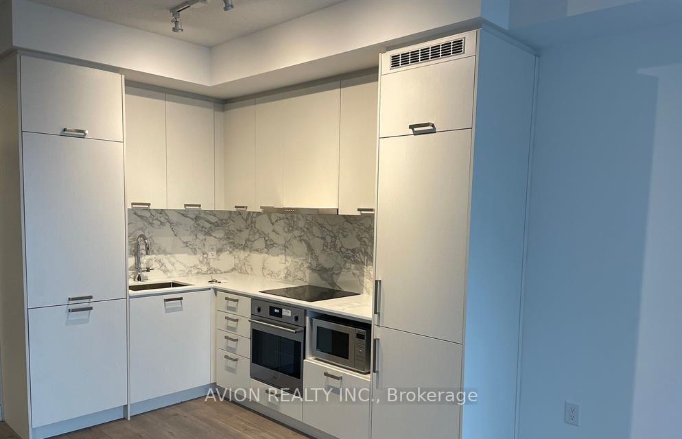 10 Honeycrisp Crescent 1615, Vaughan, ON L4K 0M7