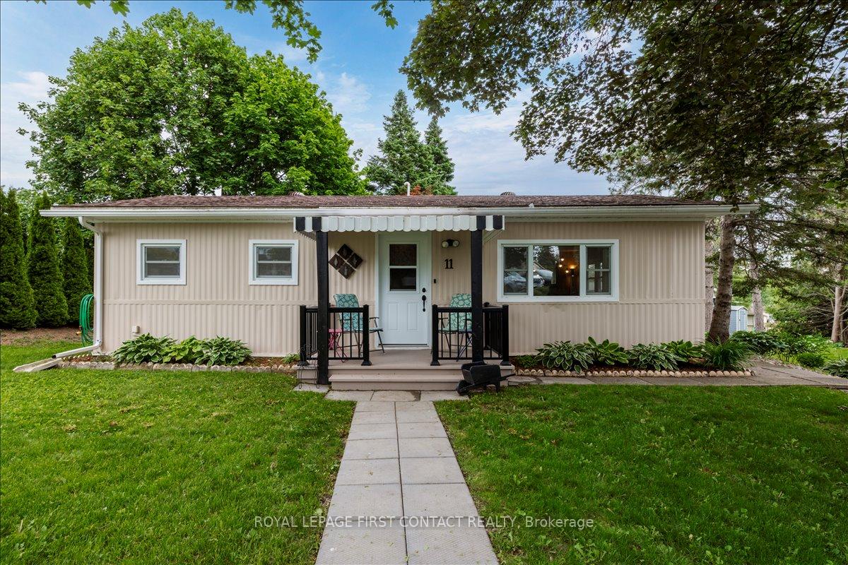 11 Hawthorne Drive, Innisfil, ON L9S 1P7