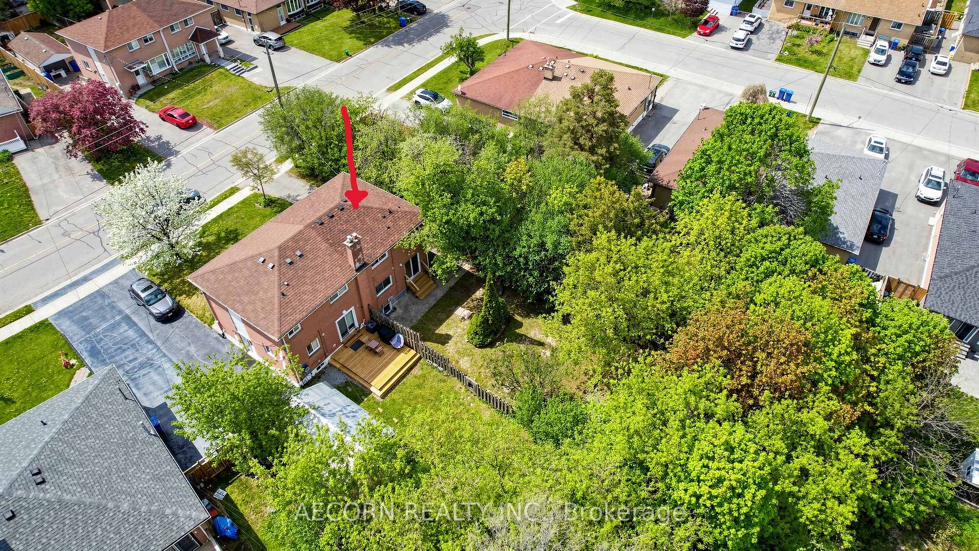 17 Richardson Drive, Aurora, ON L4G 1Z2