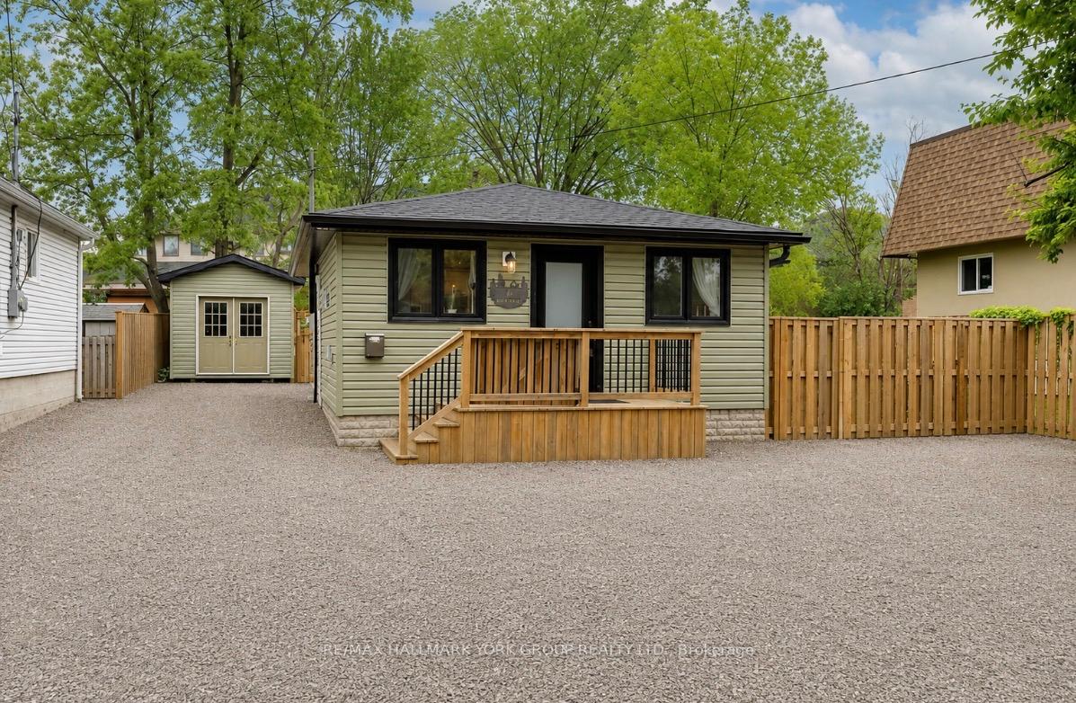 19 Metro Road S, Georgina, ON L4P 1V7