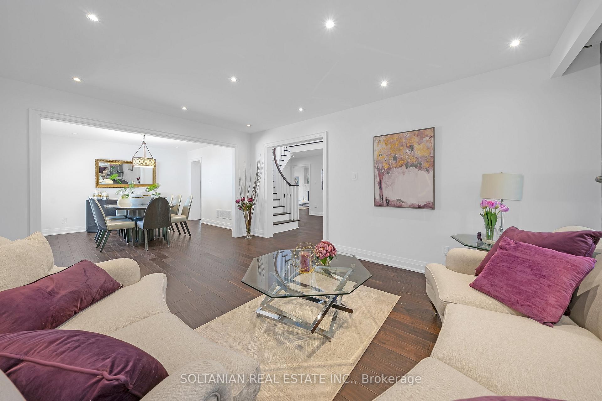 12 Dorian Place, Vaughan, ON L4J 2M3