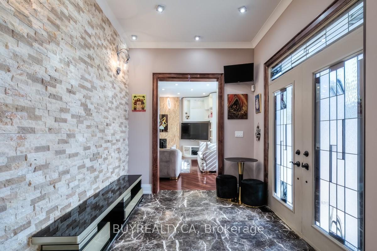 2530 King Road, King, ON L7B 1J7