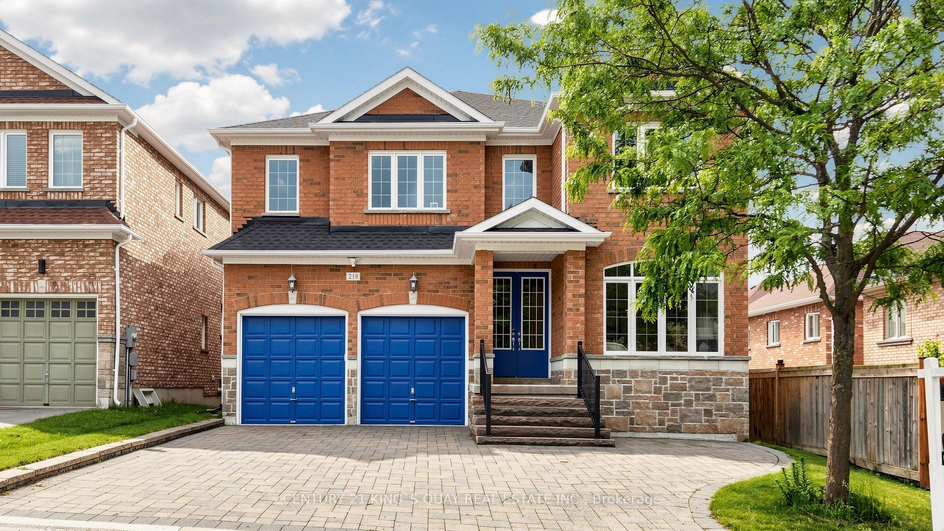 218 Emma Broadbent Court, Newmarket, ON L3X 3K8