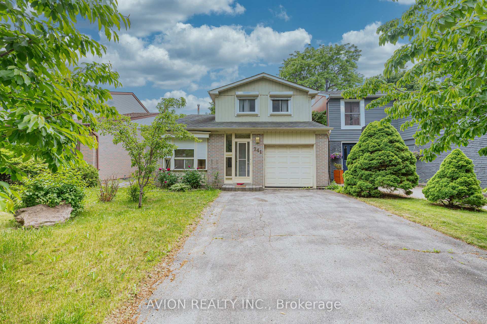 241 Weldrick Road W, Richmond Hill, ON L4C 5J2