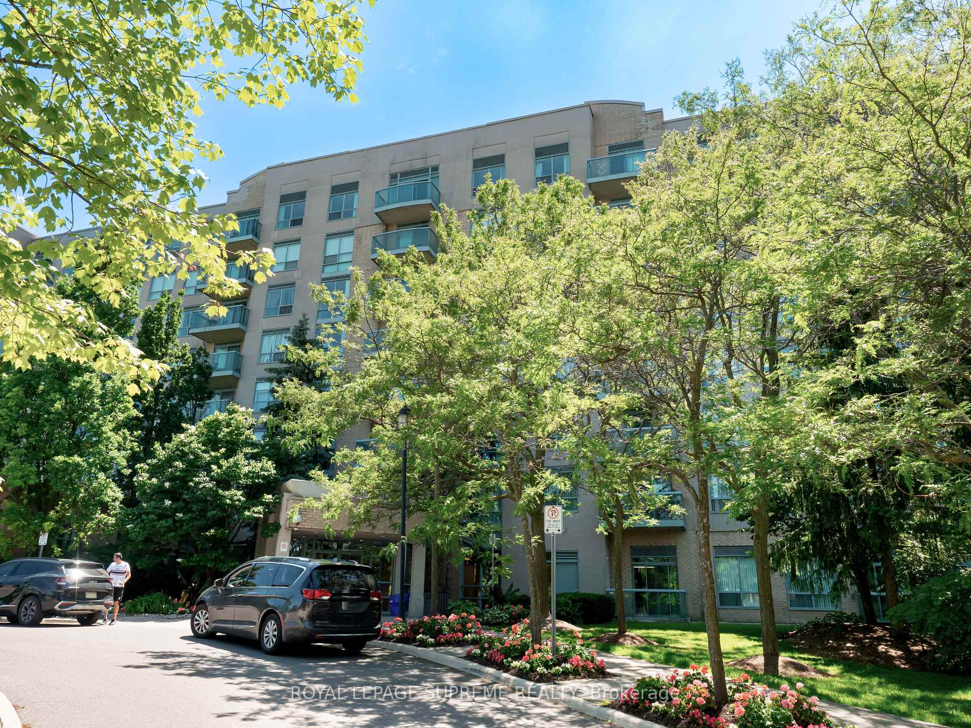 3 Ellesmere Street 408, Richmond Hill, ON L4B 4N2