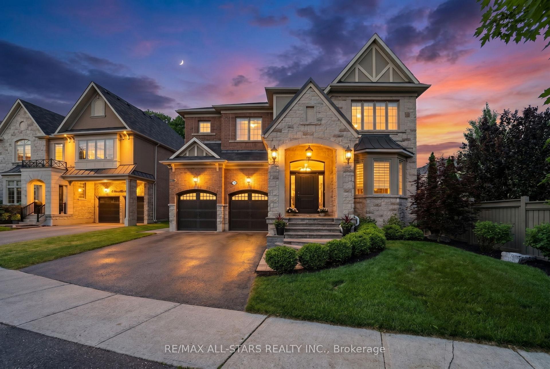 10 Forest Grove Court, Aurora, ON L4G 3G4