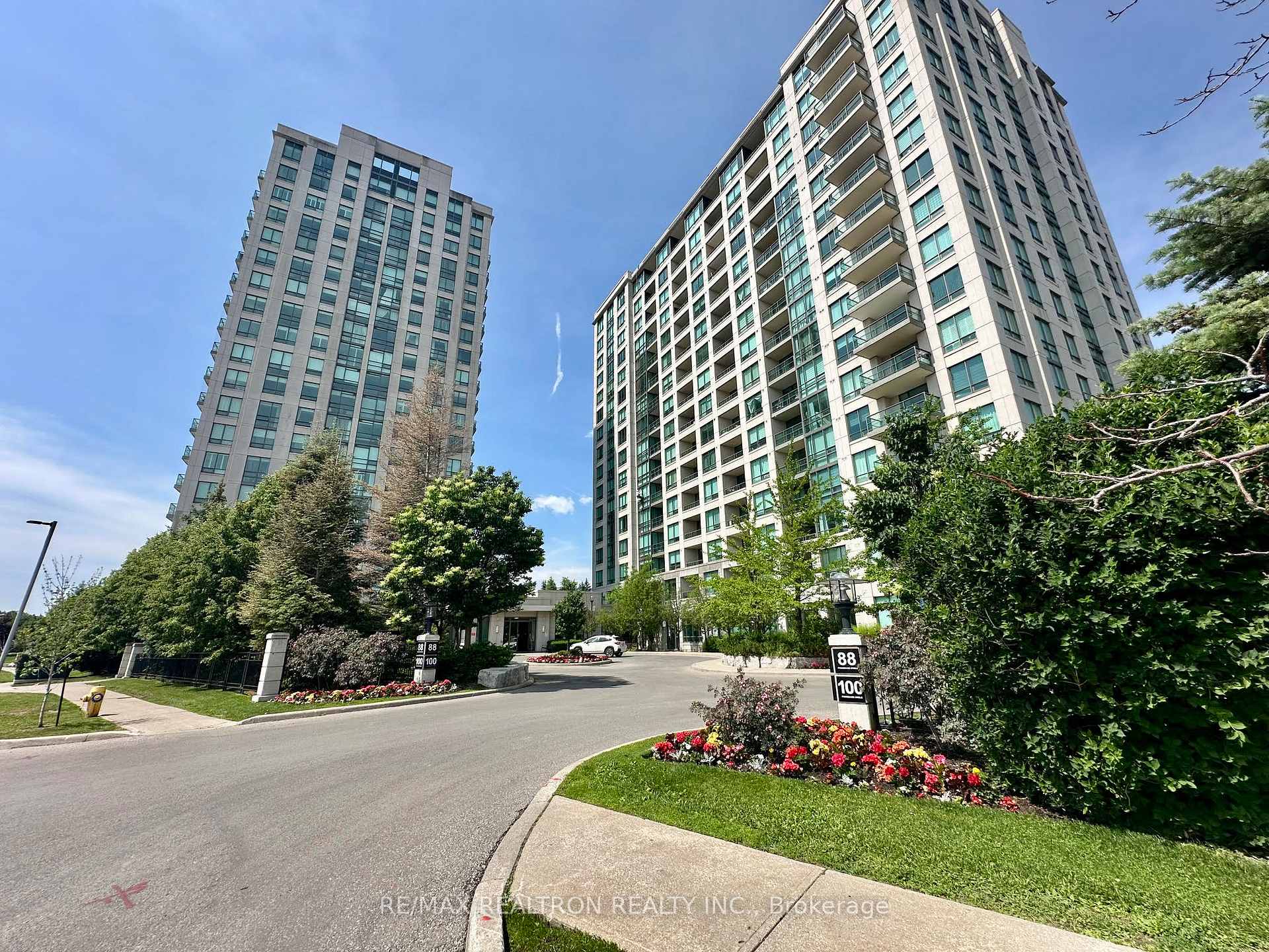 88 Promenade Circle 303, Vaughan, ON L4J 9A4