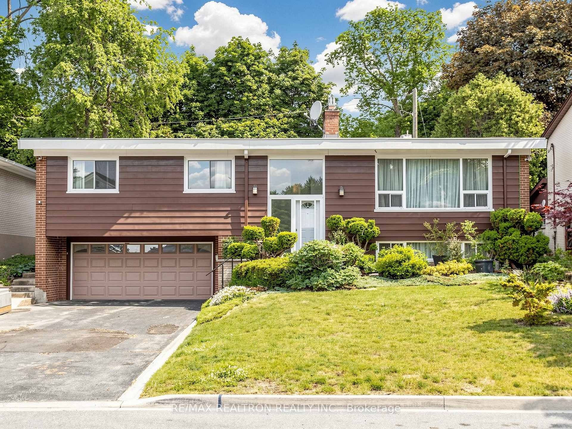 24 Dalmeny Road, Markham, ON L3T 1L9