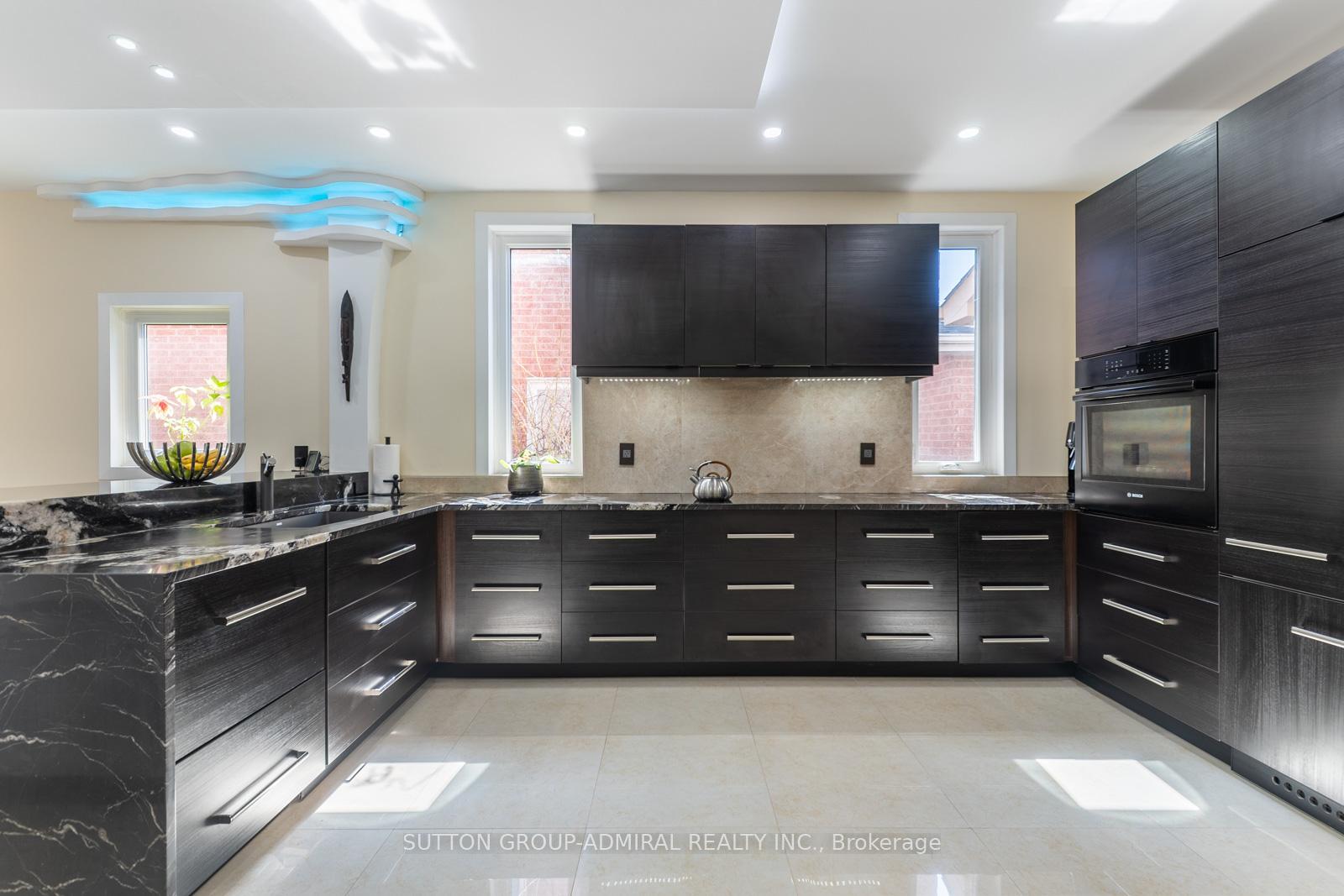 626 College Manor Drive, Newmarket, ON L3Y 8M7
