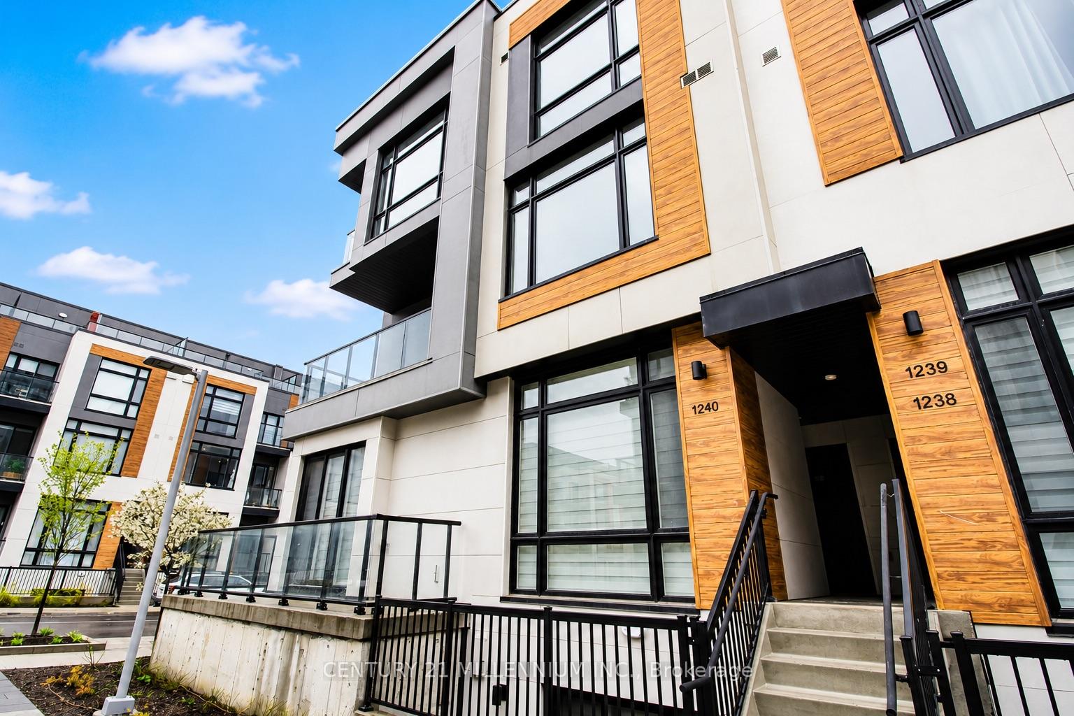 10 David Eyer Road 1240, Richmond Hill, ON L4S 0N3