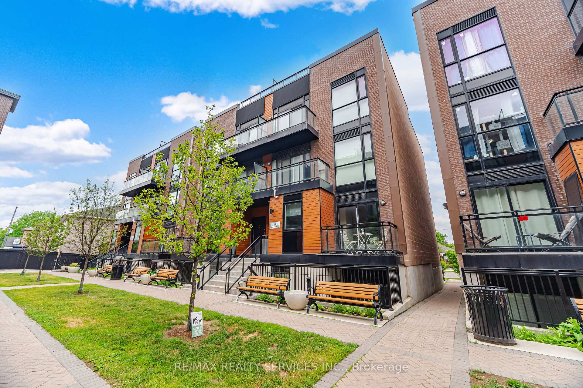 26 Coles Avenue 302, Vaughan, ON L4L 0J1