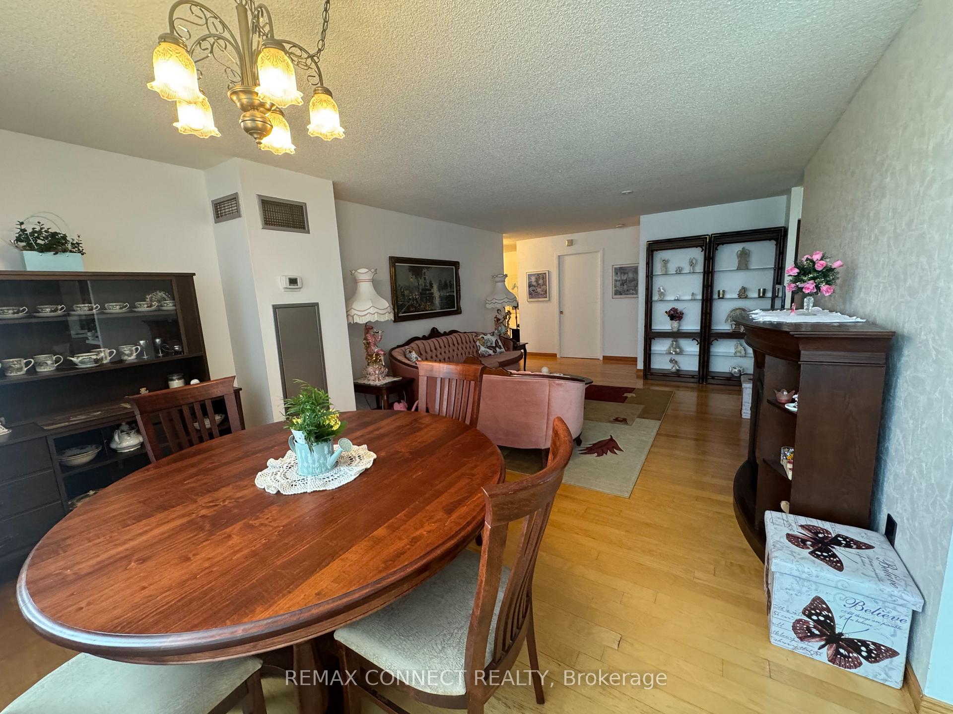 326 Major Mackenzie Drive 428, Richmond Hill, ON L4C 8T4