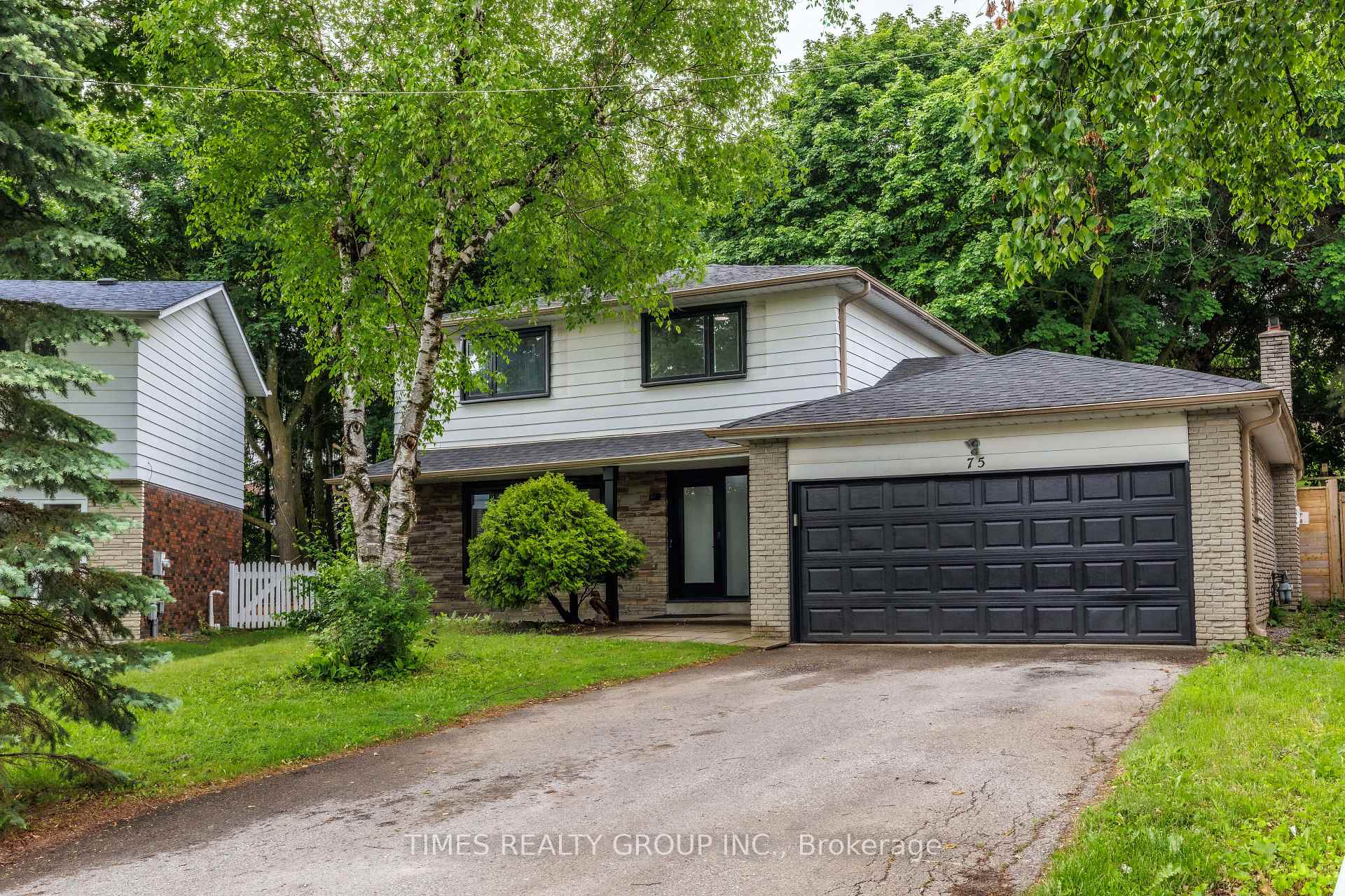 75 Beswick Drive, Newmarket, ON L3Y 1E8