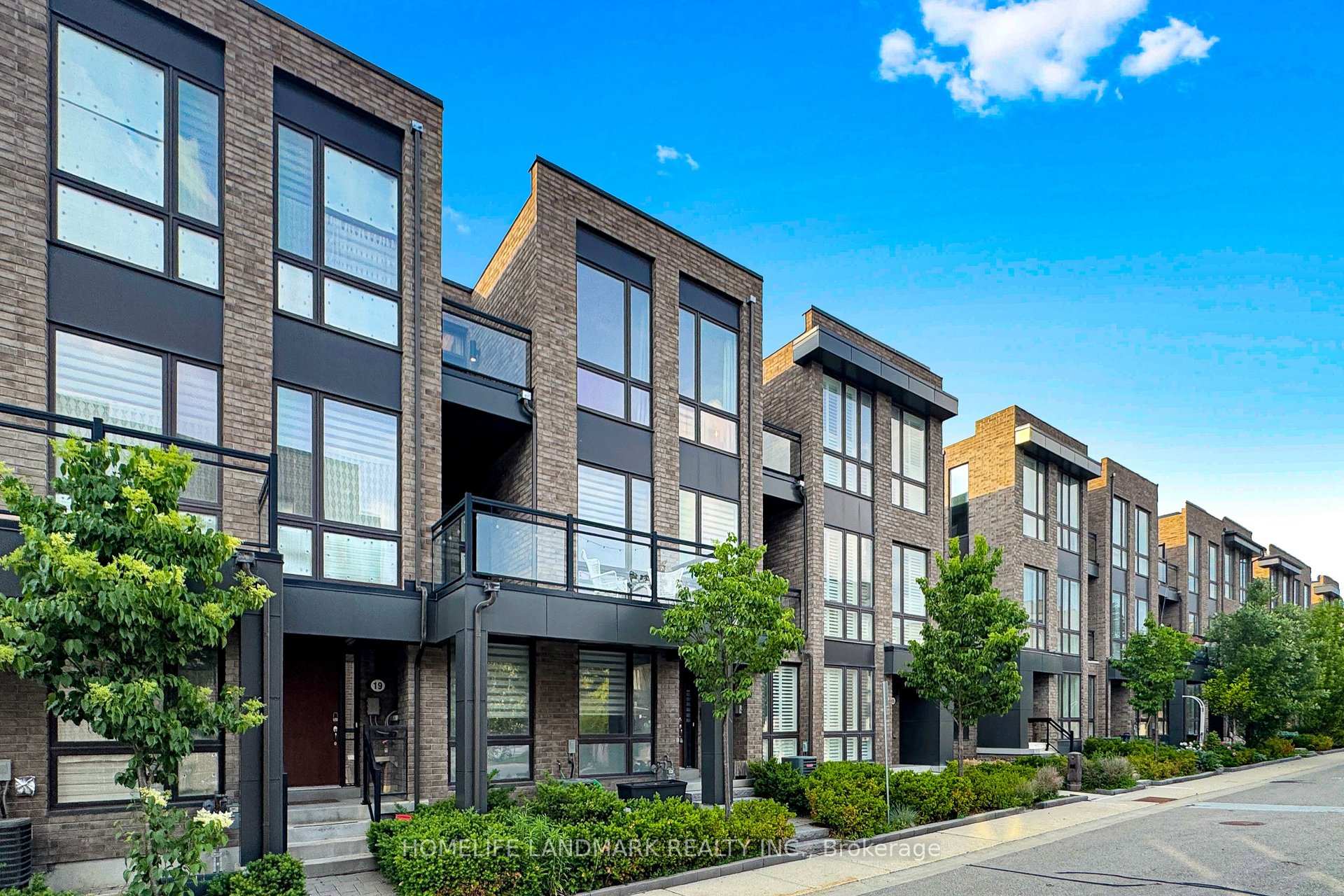 17 Thorncrest Drive, Vaughan, ON L4J 0K1