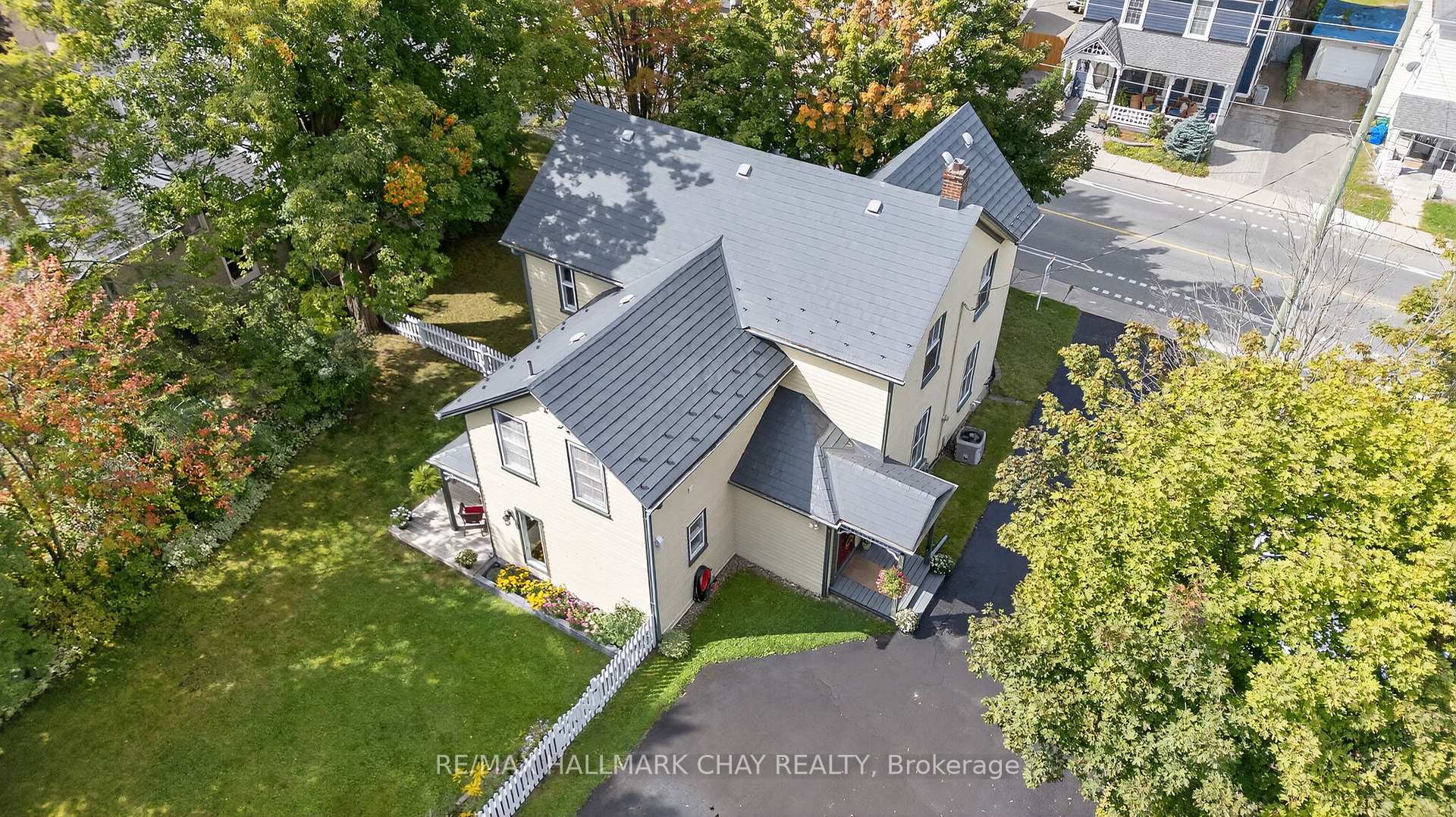 221 Prospect Street, Newmarket, ON L3Y 3T8