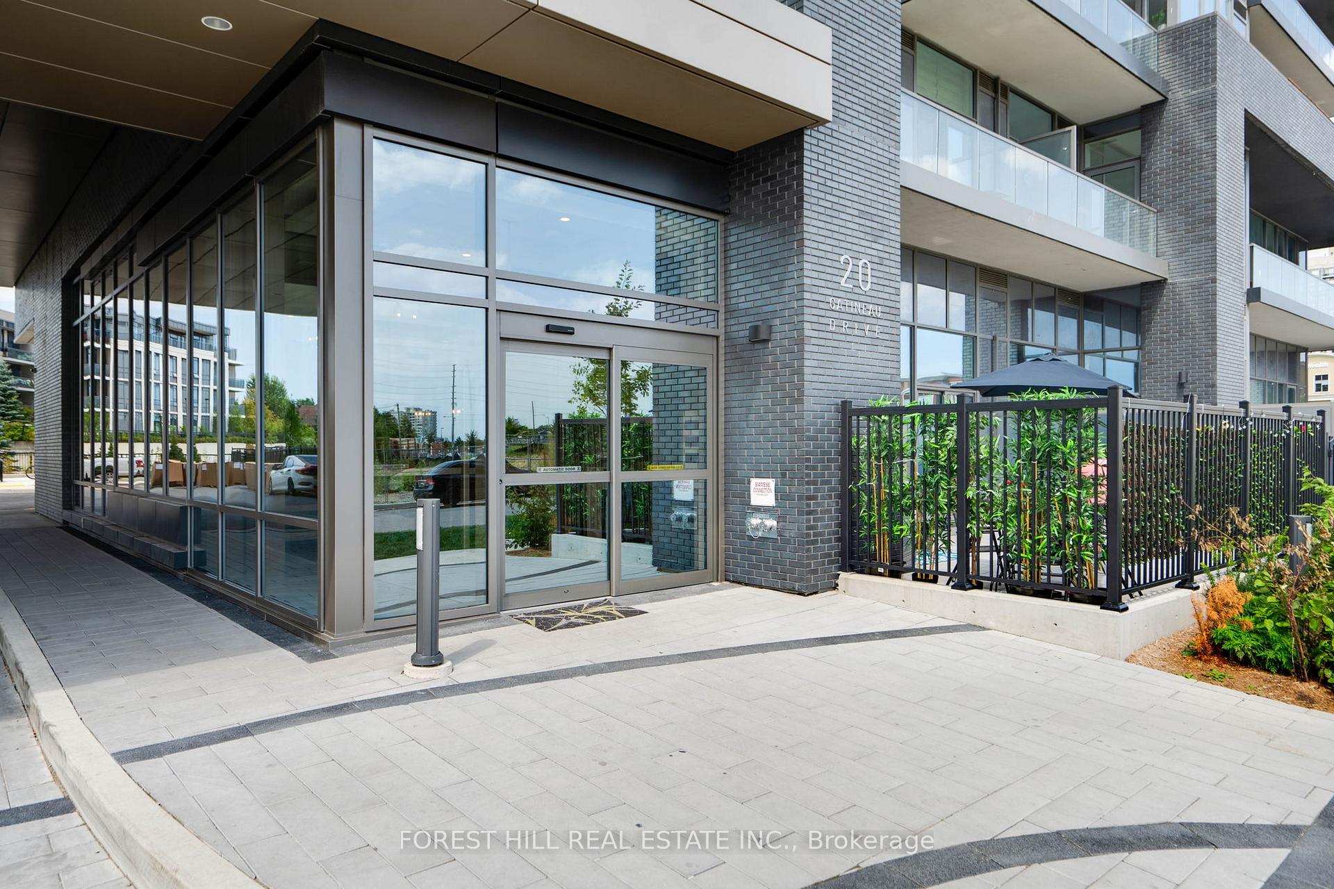 20 Gatineau Drive 1703E, Vaughan, ON L4J 0L3