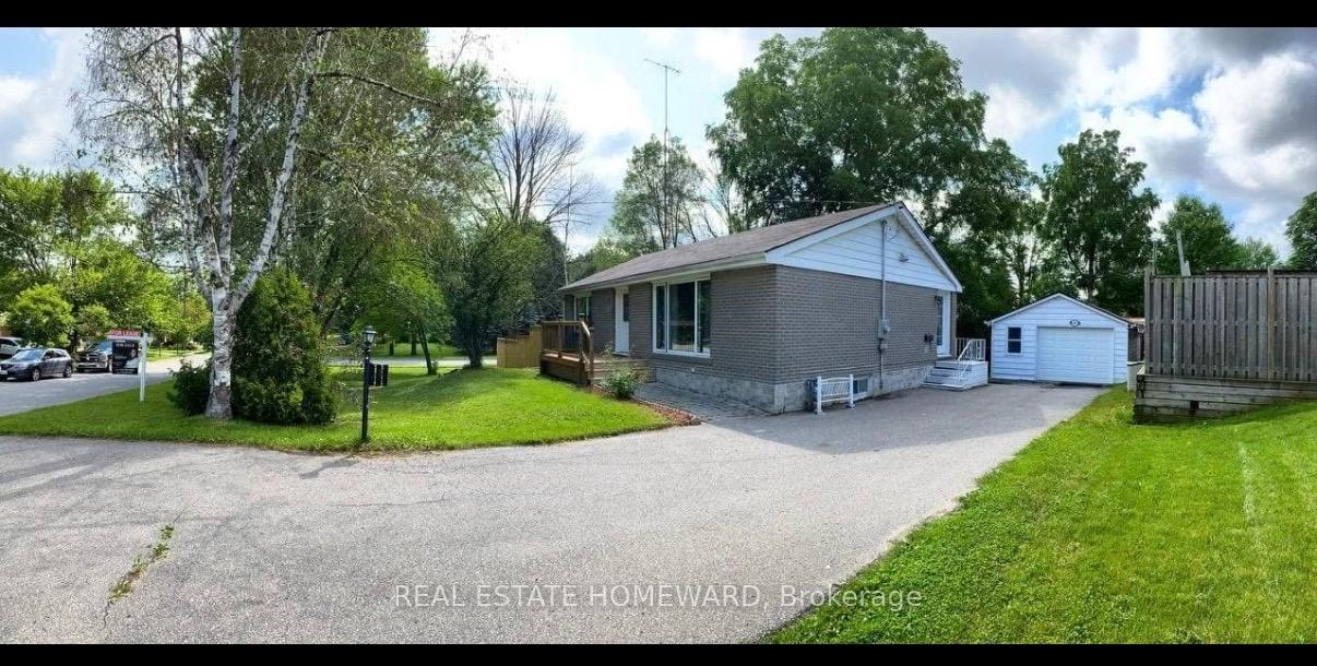 184 Avenue Road Lower, Newmarket, ON L3Y 1N6