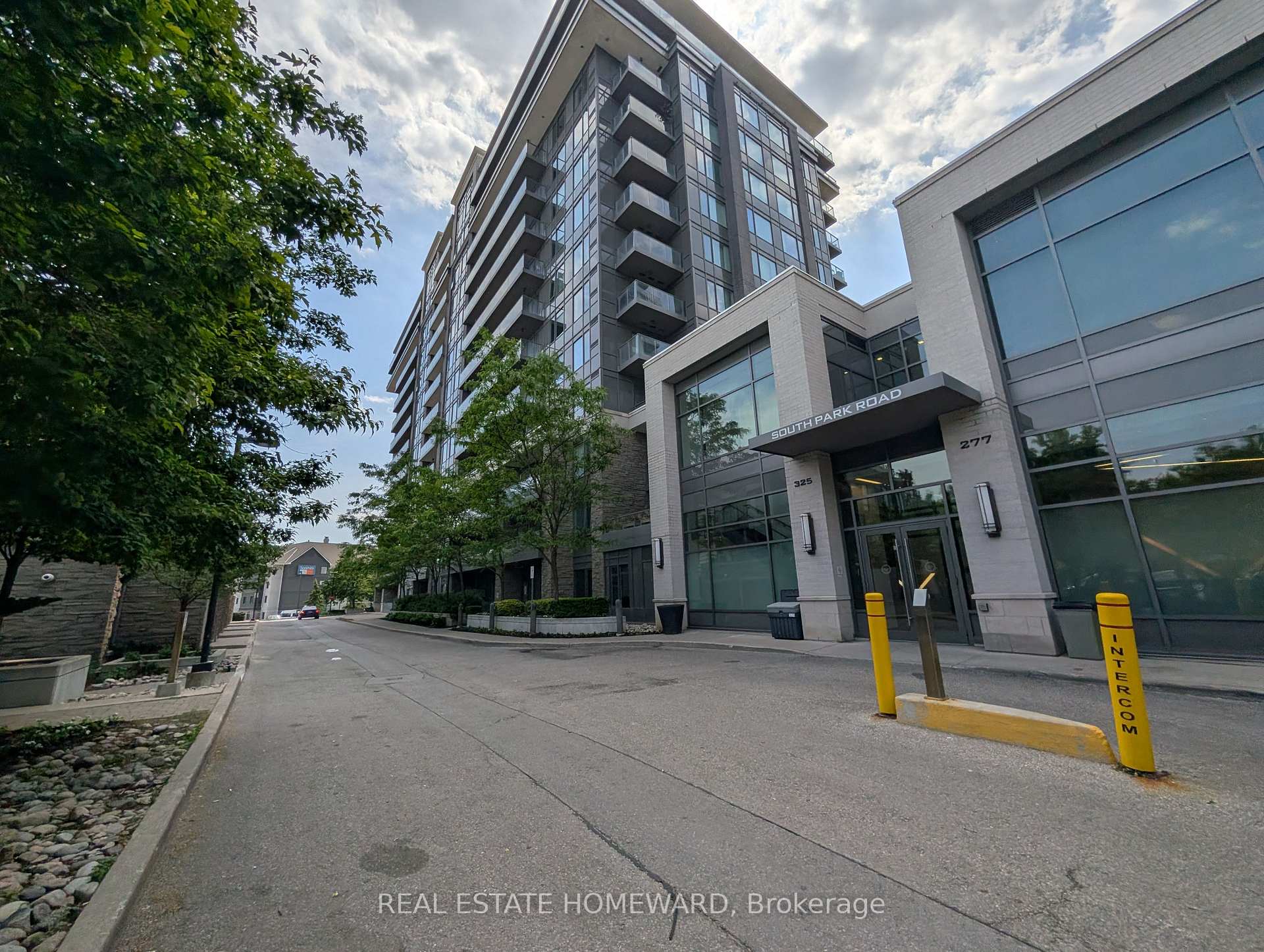 325 South Park Road 915, Markham, ON L3T 0B8