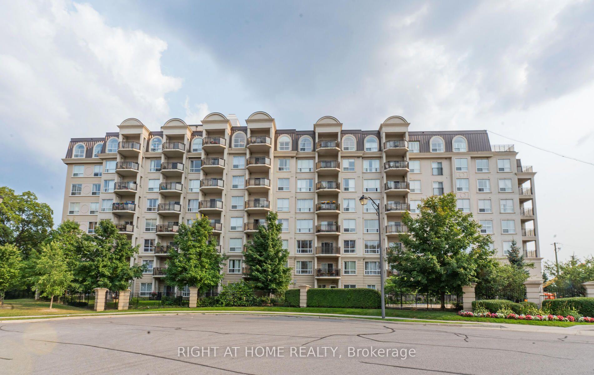 1 Maison Parc Court 111, Vaughan, ON L4J 9K1