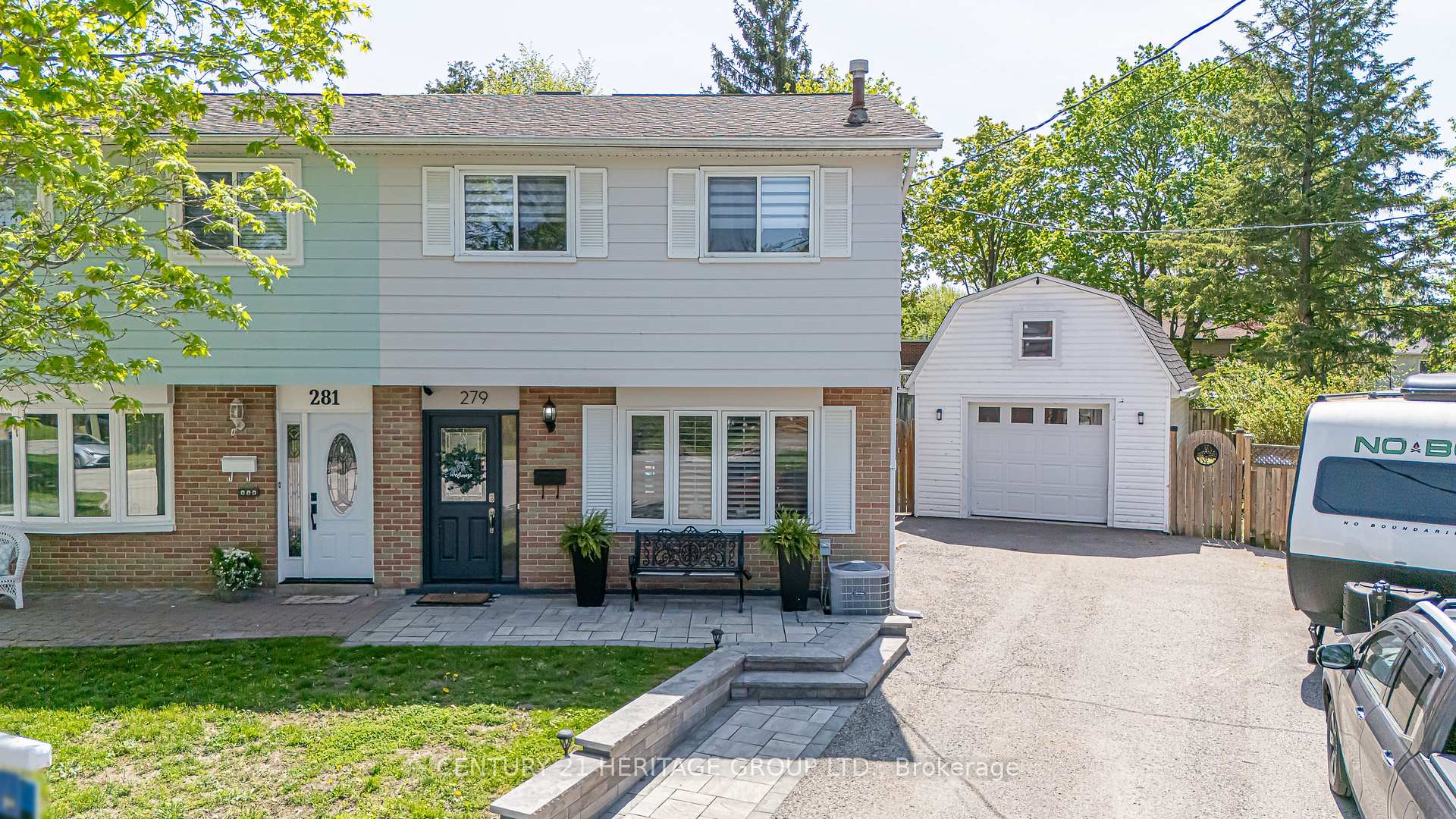 279 Rockway Court, Newmarket, ON L3Y 3M3