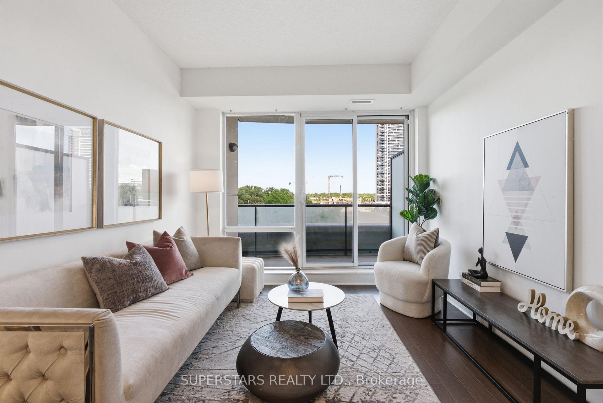 151 Upper Duke Crescent 305, Markham, ON L6G 0E1