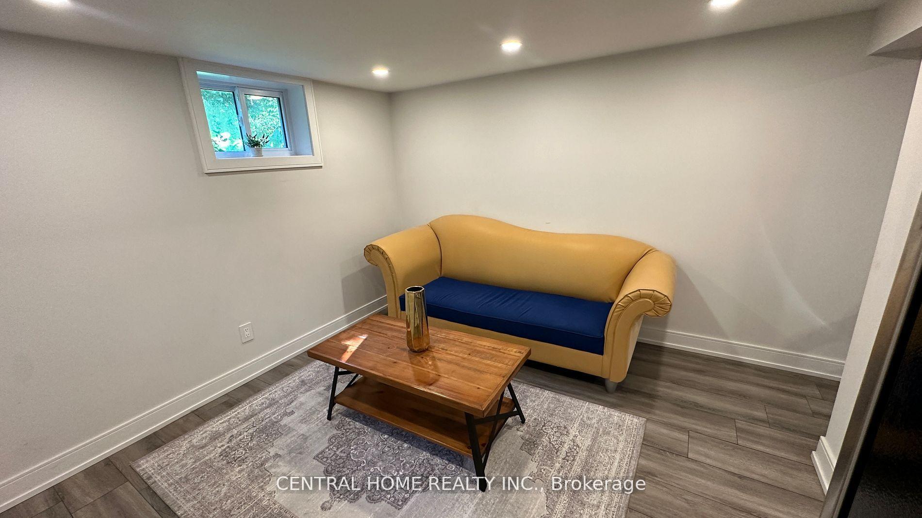 139 Maurice Court Lower Level, Newmarket, ON L3Y 2W1