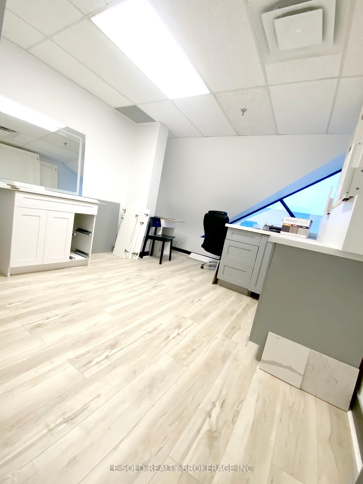 117 Ringwood Drive 4 (2nd Floor C & D), Whitchurch-Stouffville, ON L4A 8C1