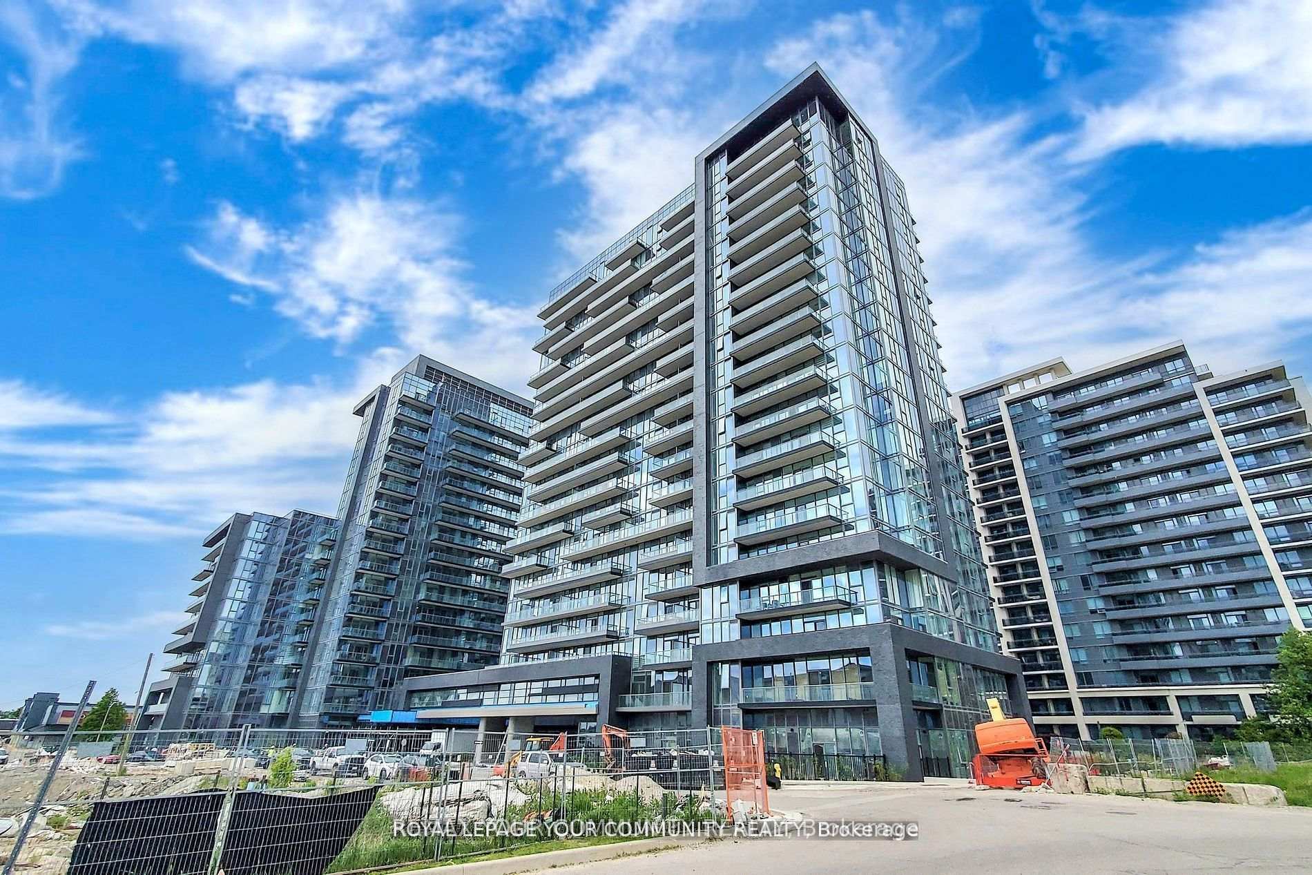 20 Gatineau Drive 402, Vaughan, ON L4J 0L3