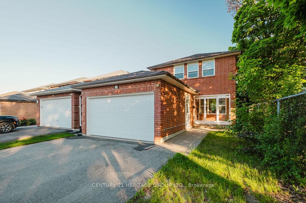49 Gray Crescent, Richmond Hill, ON L4C 5V4