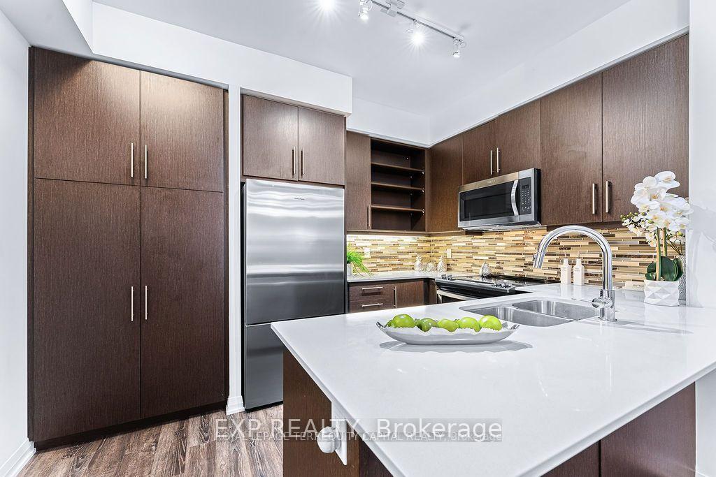 65 Oneida Crescent SE 502, Richmond Hill, ON L4B 0A1